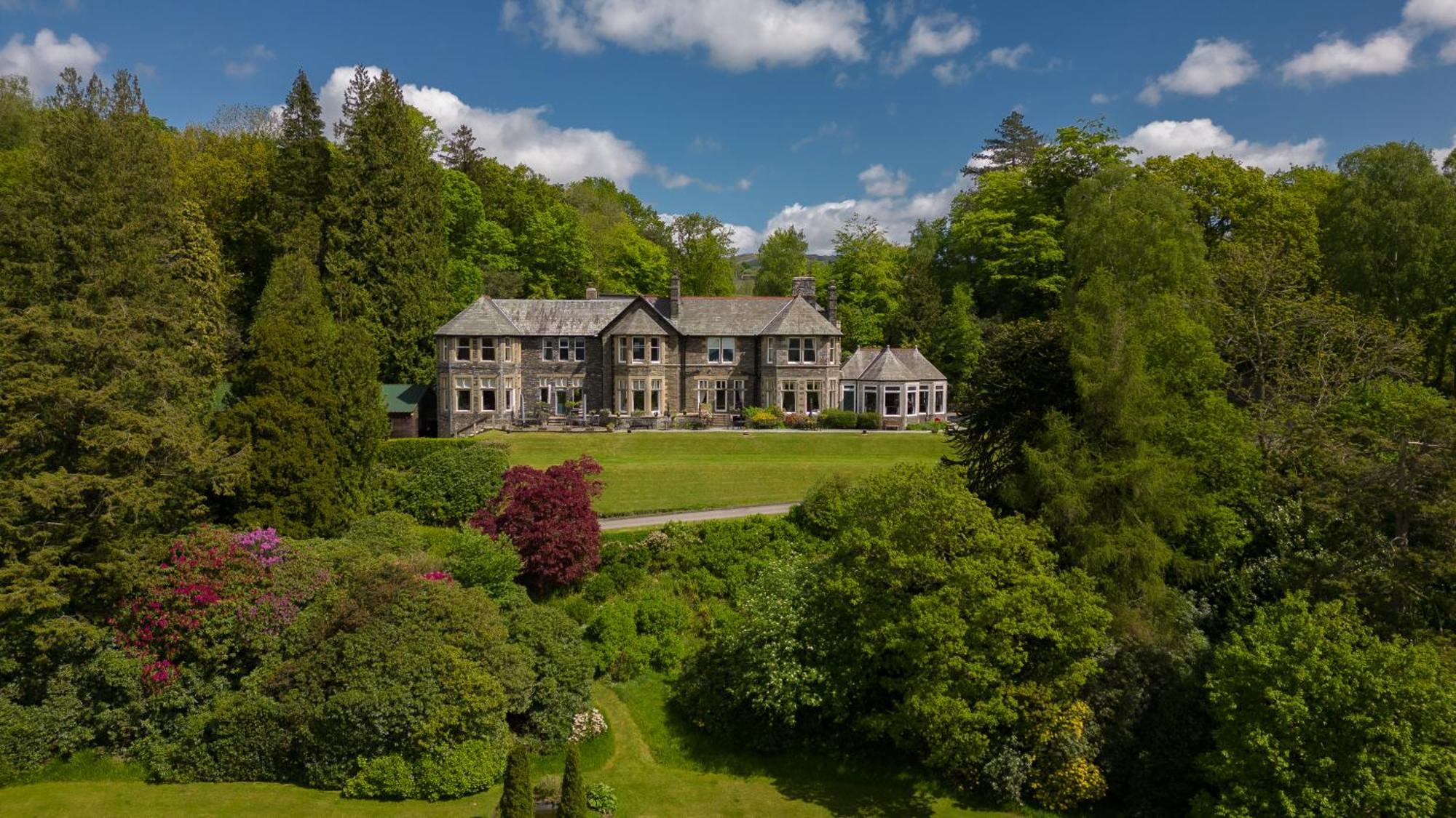 2 Family-Friendly Hotels Near Heaton Cooper Studio Worth Booking