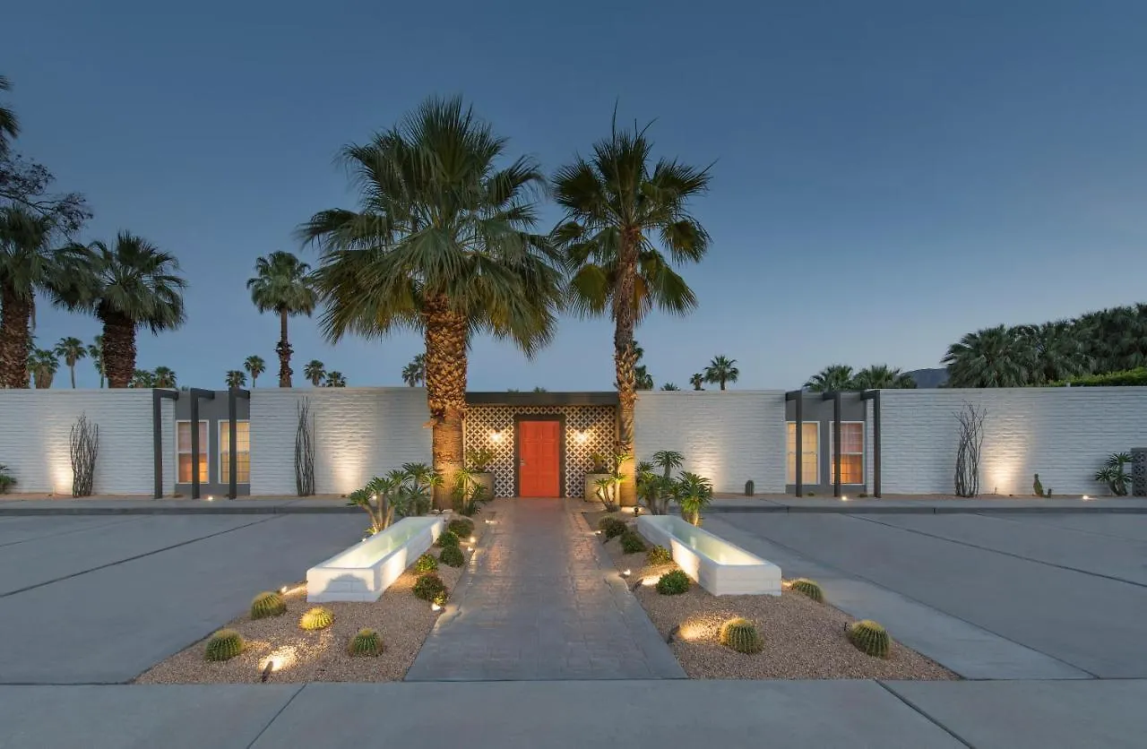 3 Smart Airport Hotels Near Smoke Tree Village Worth Booking