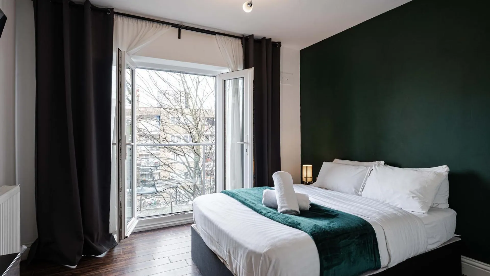 14 Airport Hotels in East End for Smooth London Travel