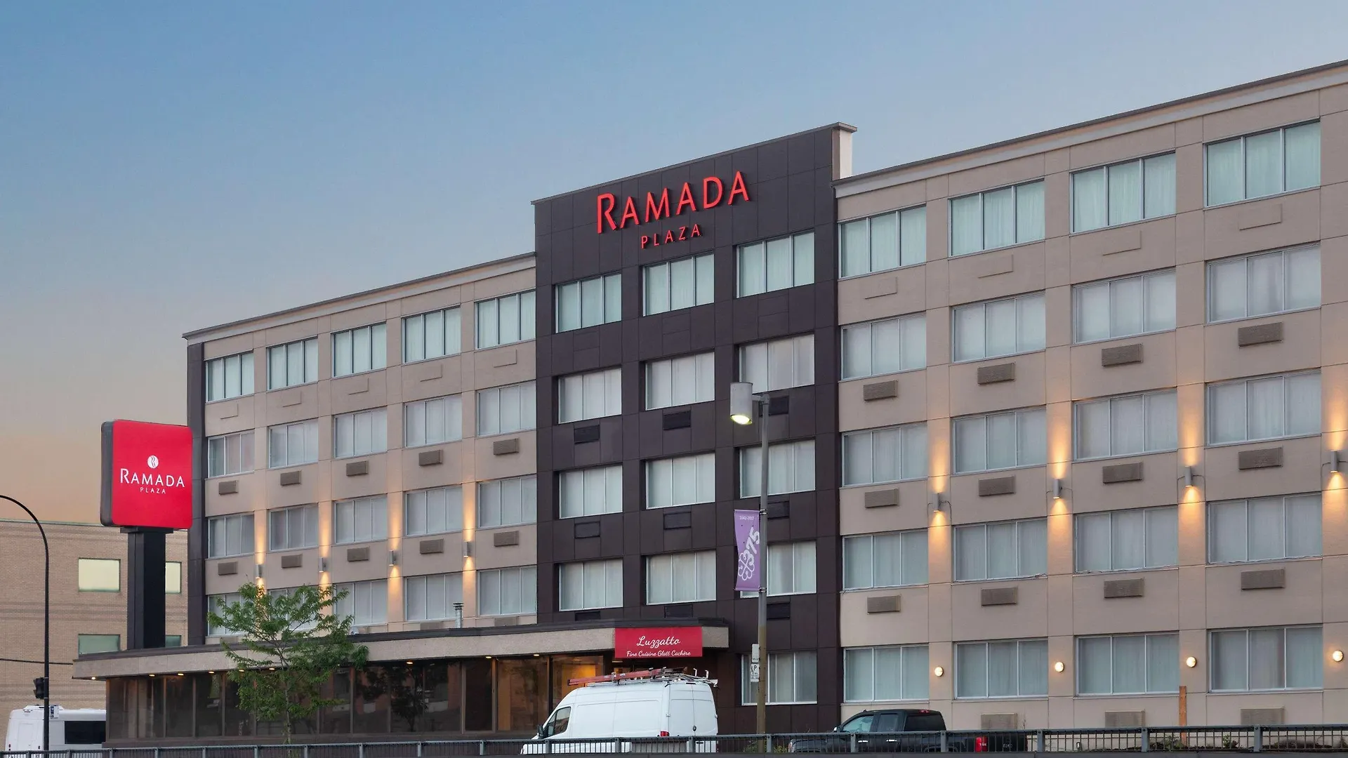 7 Business Hotels Near Beaver Lake for Corporate Stays