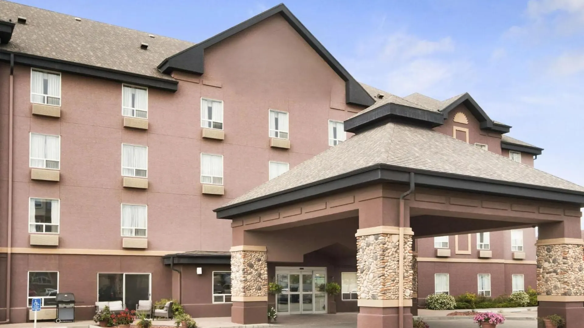 15 Business Hotels Near Marlborough Mall for Calgary Stays