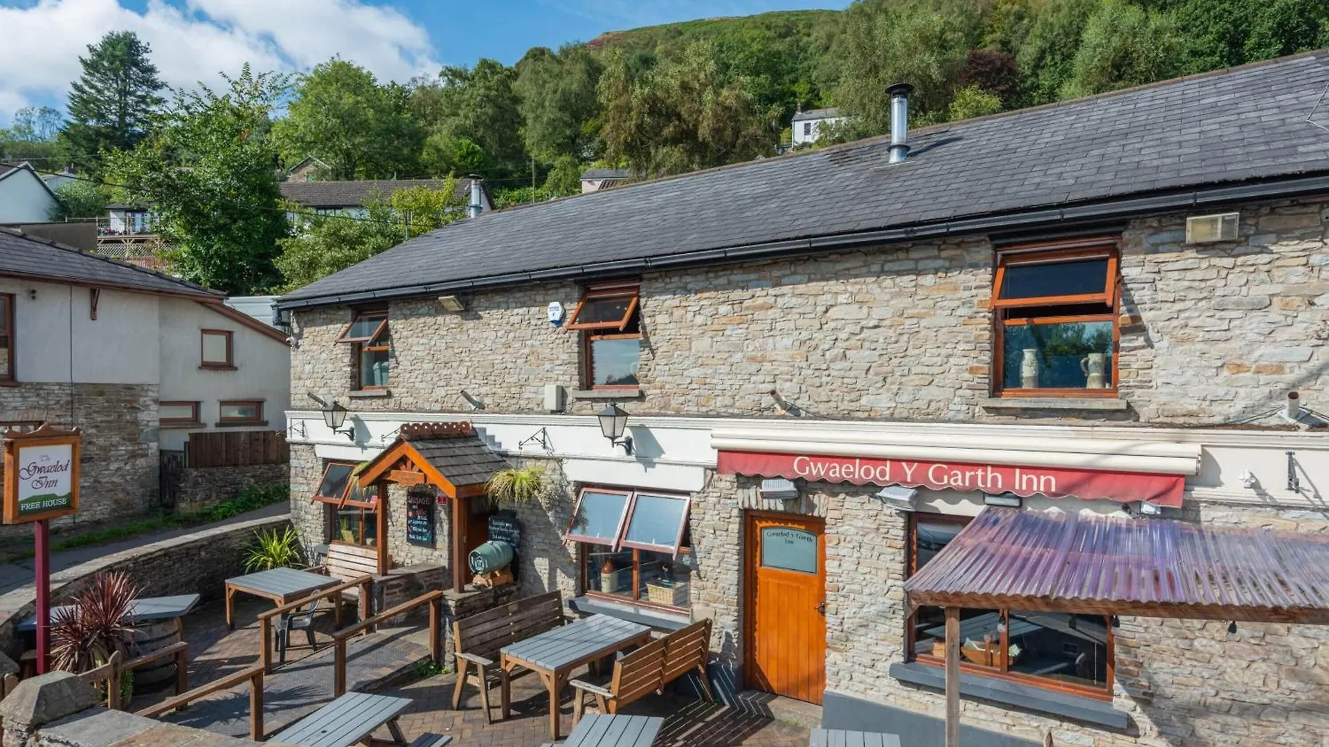 9 Smart Family-Friendly Hotels Near Parc Cefn Onn Worth Booking