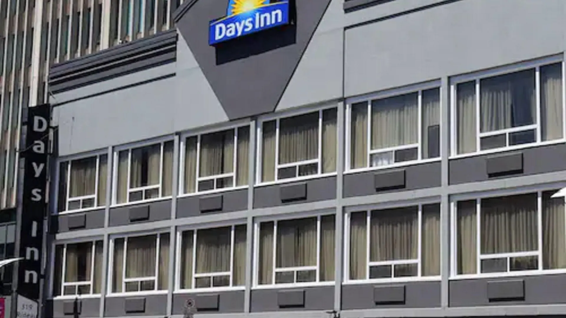 9 Central Ottawa Hotels Close to Peace Tower