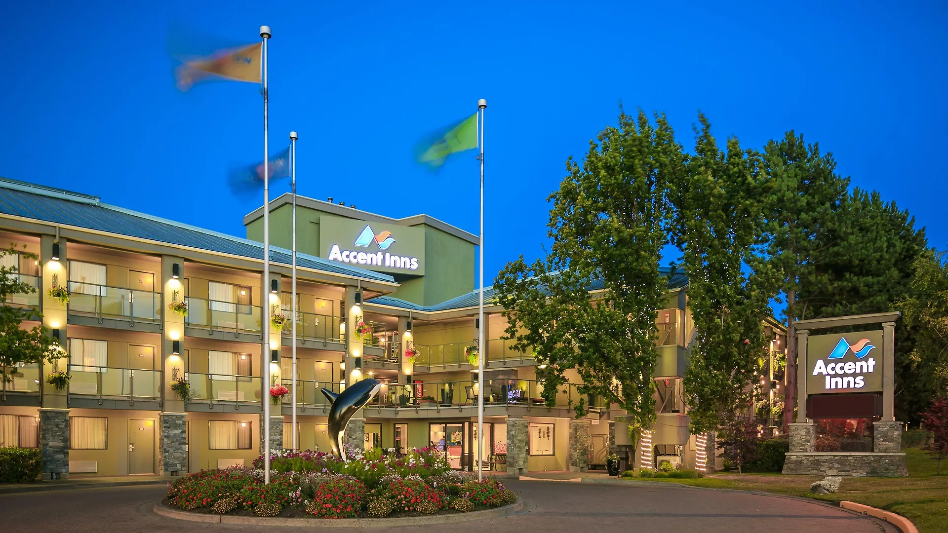 9 Top-Rated Airport Hotels Close to Mayfair Shopping Center