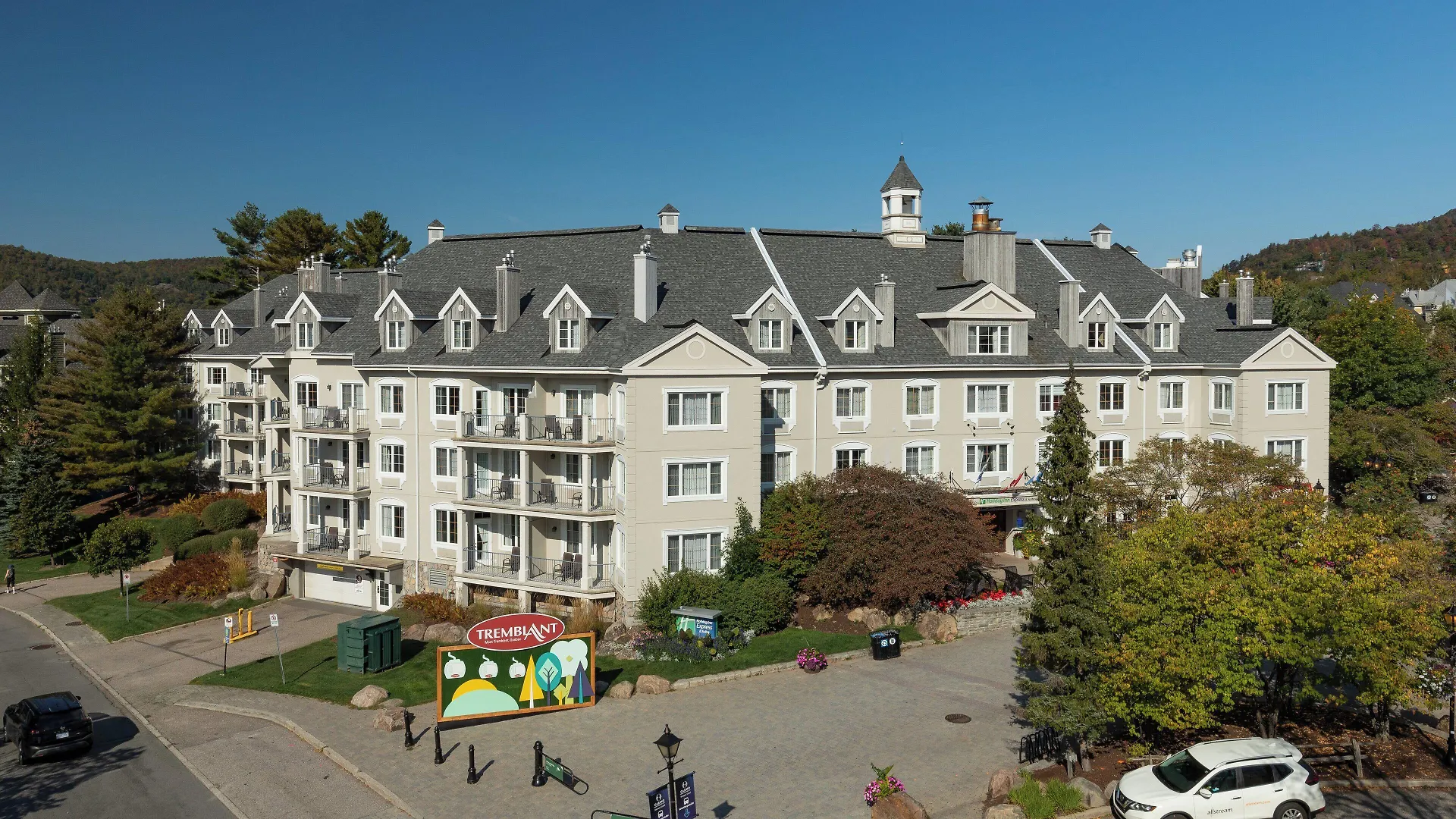 8 Family Hotels Near Boule en Main Worth Booking