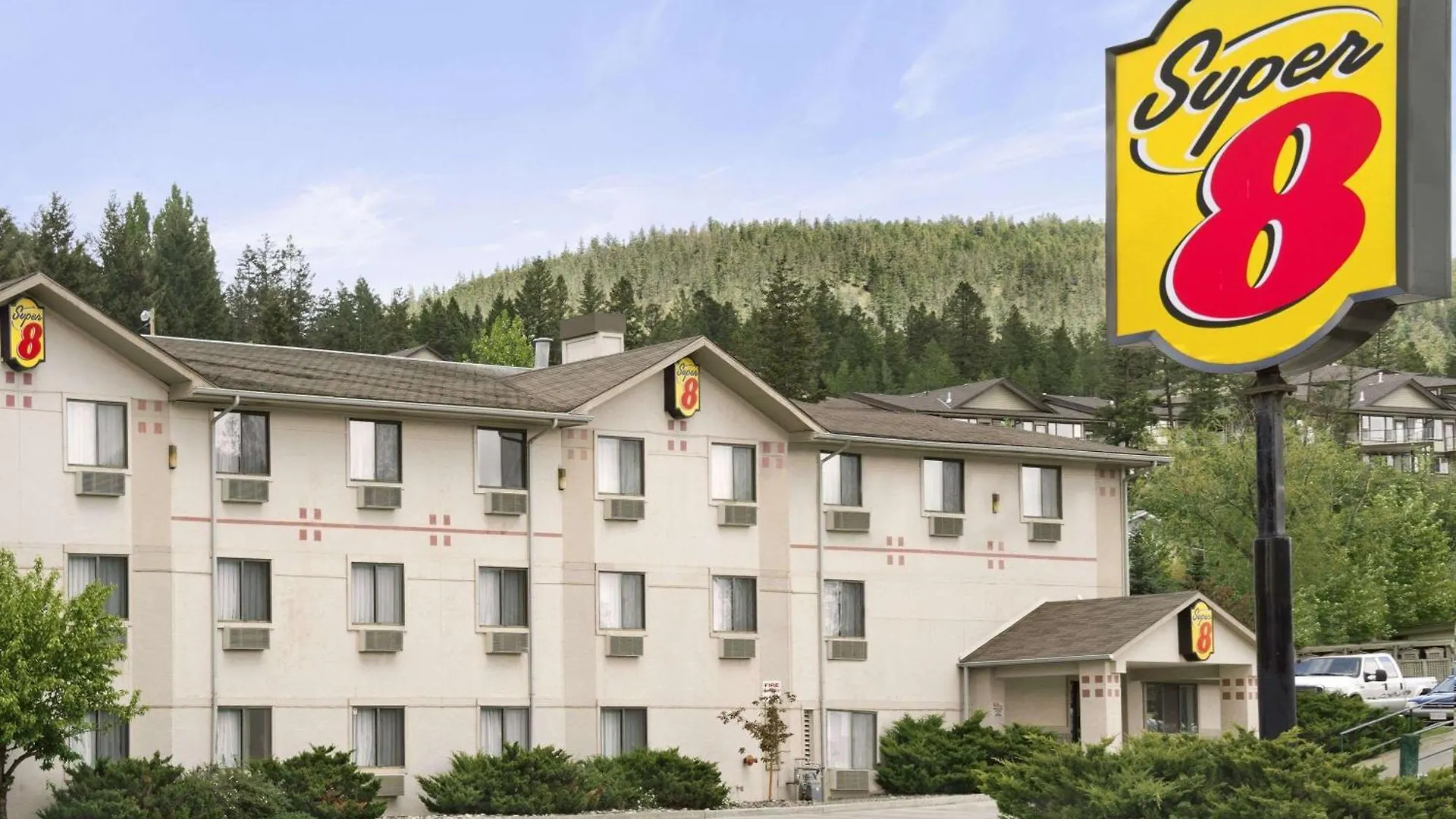 15 Romantic Hotels in Canada West Worth Booking in 2025