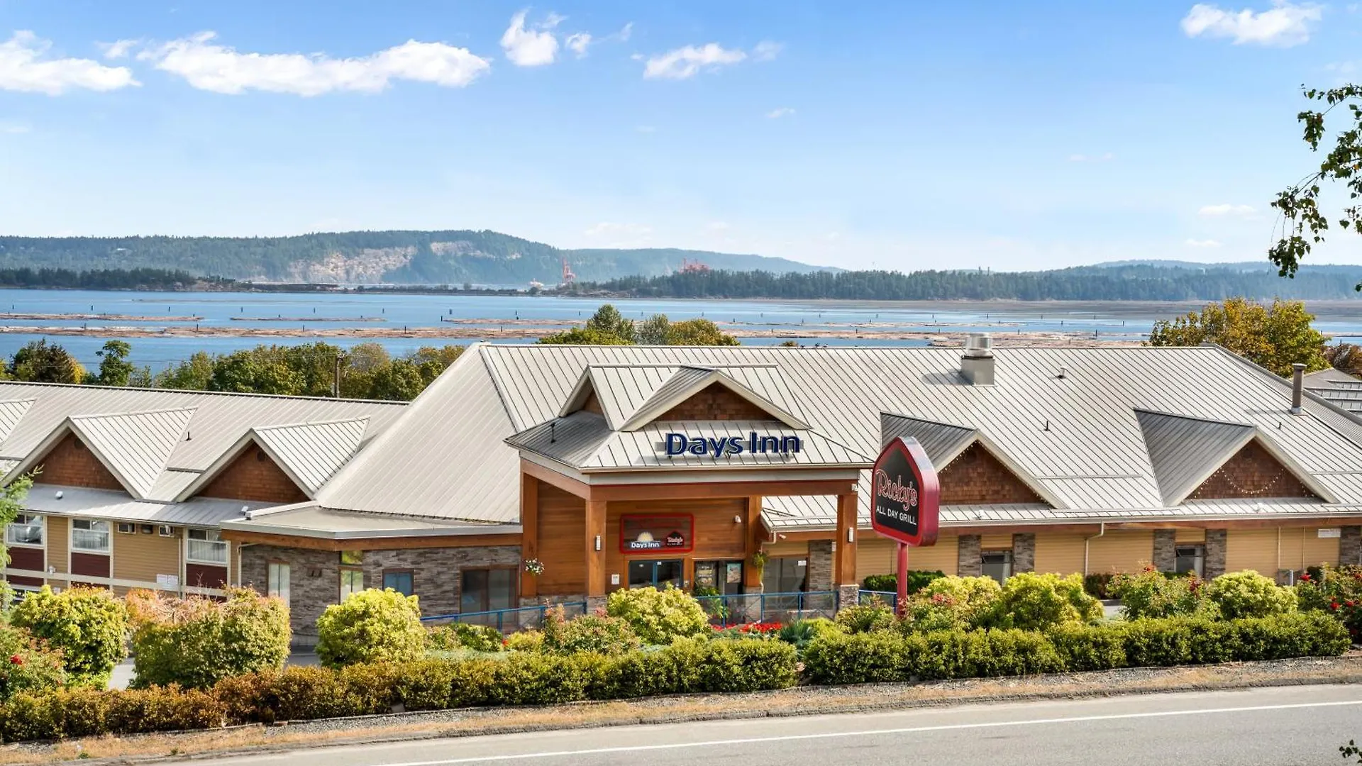 12 Airport Hotels in Vancouver Island Worth Booking
