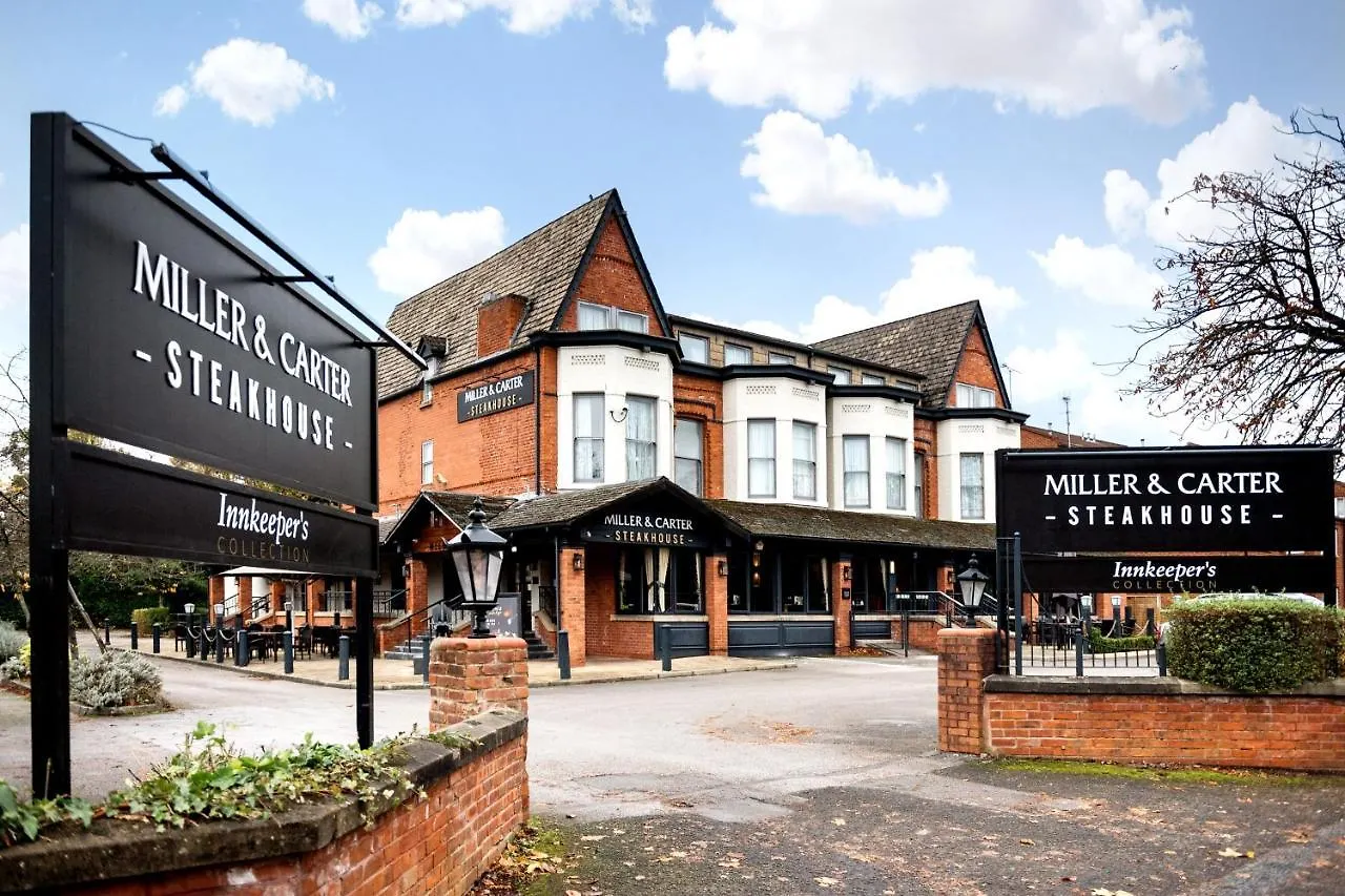 Staying Near Heaton Moor Golf Club: 7 Family Hotels Compared