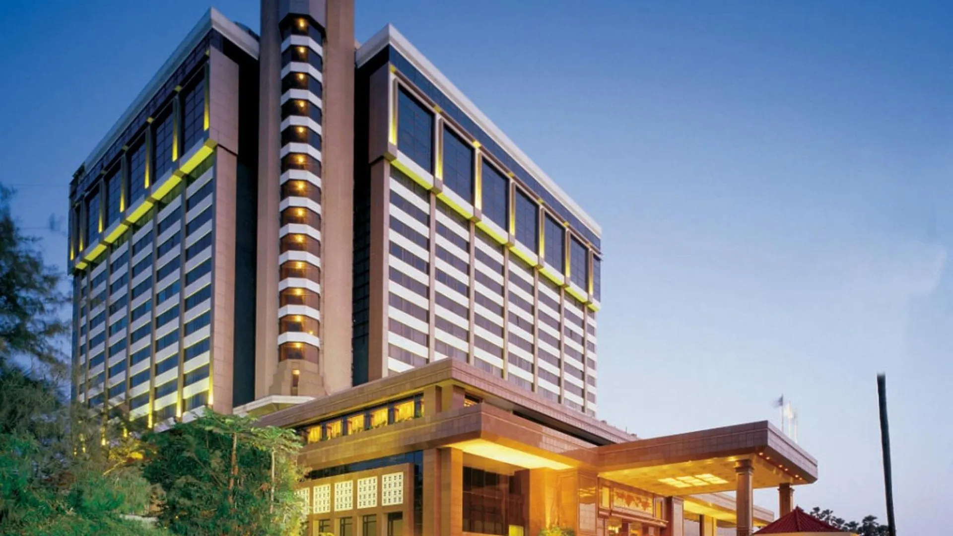 Where to Stay in Western Suburbs: 4 Romantic Hotels Compared