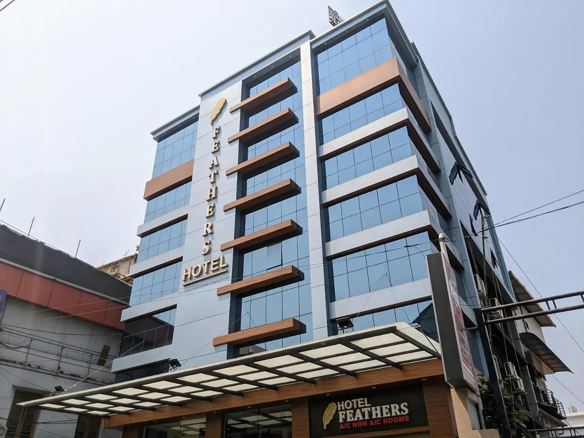 Staying Near Ernakulam Shiva Temple: 8 Family Hotels Compared