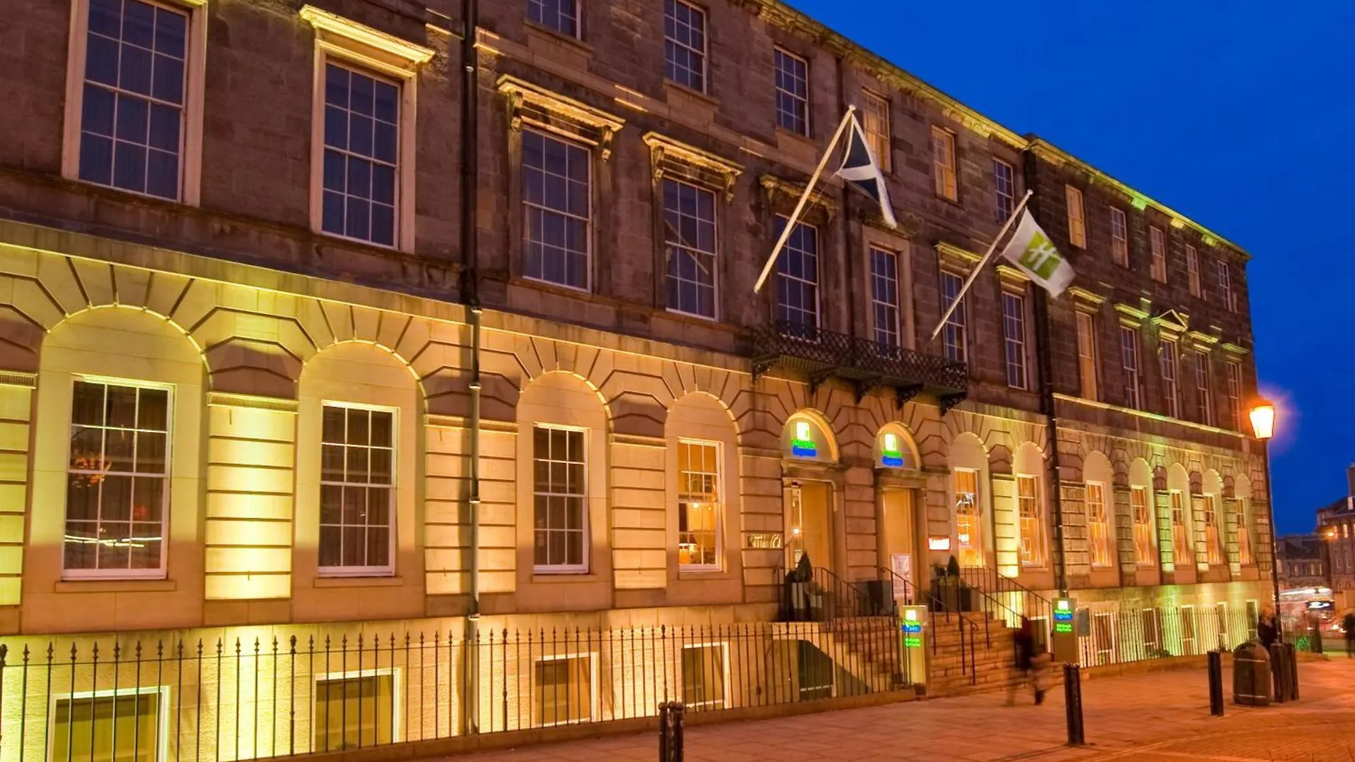 9 Resort-Style Hotels in Edinburgh City Centre Worth Booking