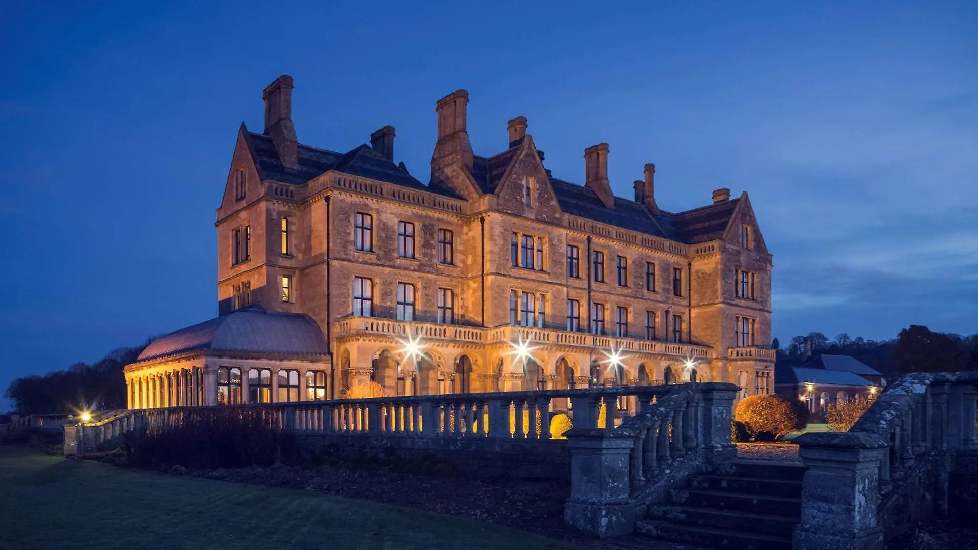 Where to Stay Near Walton Hall: 10 Family Hotels Compared
