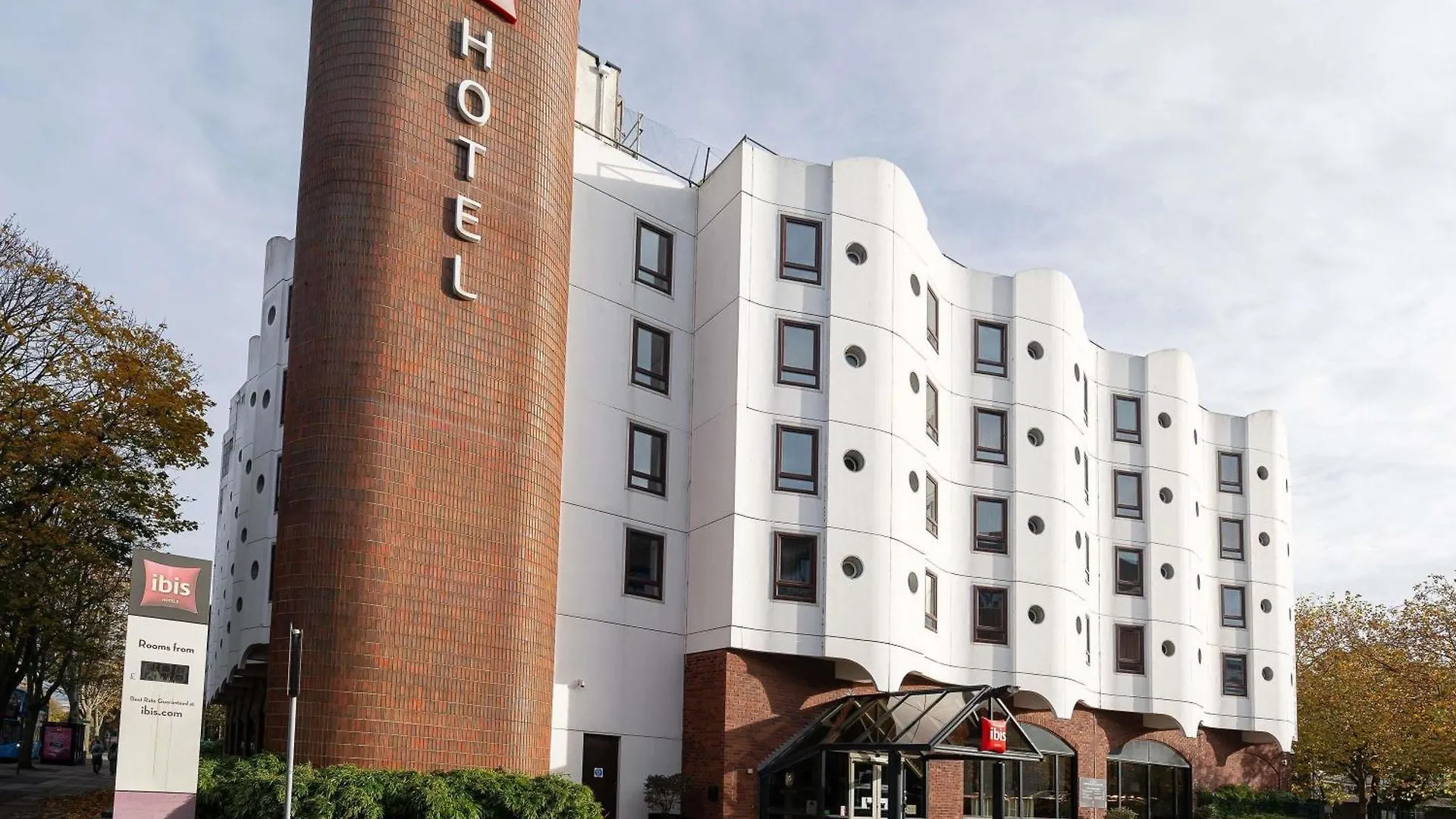 10 Central Hotels Near Clarence Pier Worth Booking