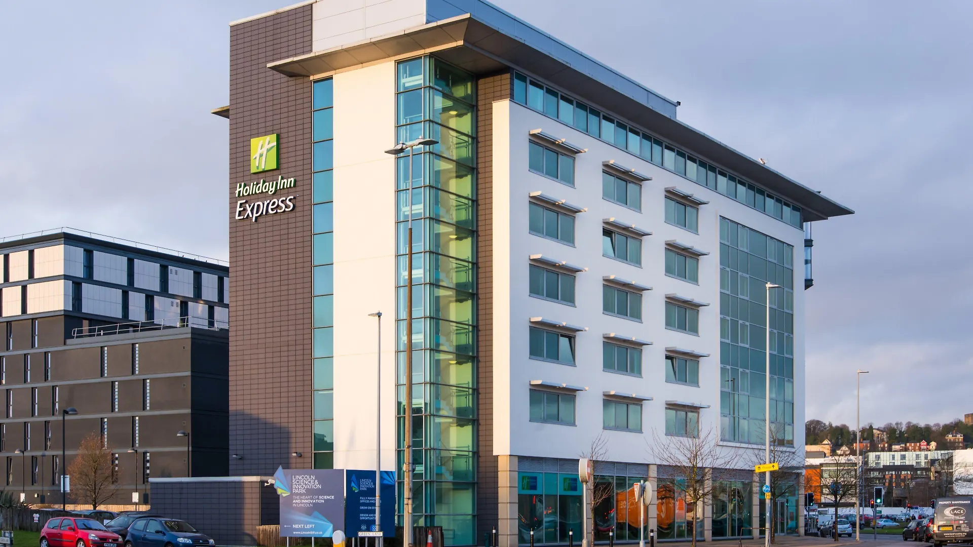 Where to Stay Near Bluestone Art: 10 Central Lincoln Hotels