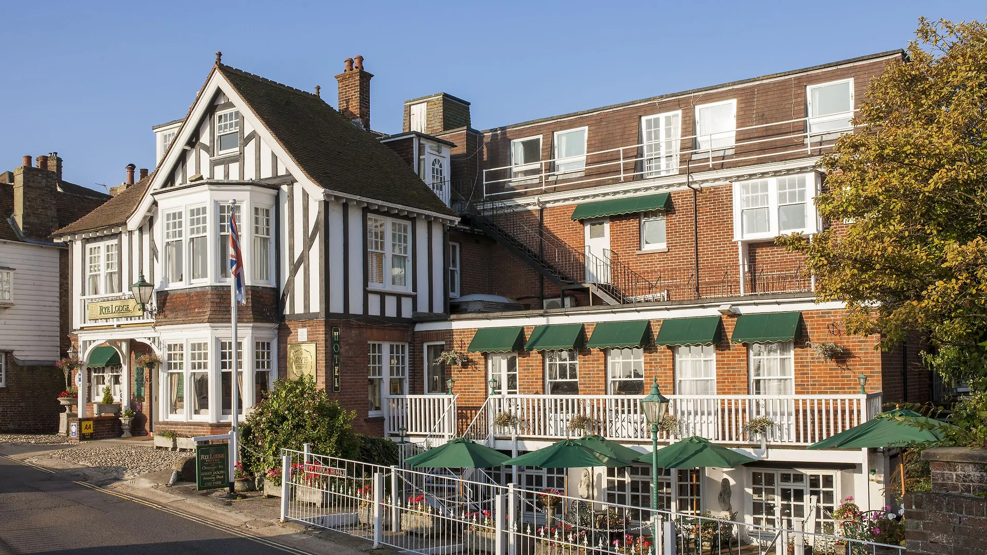 7 Central Hotels Near St Augustine's Church That Deliver