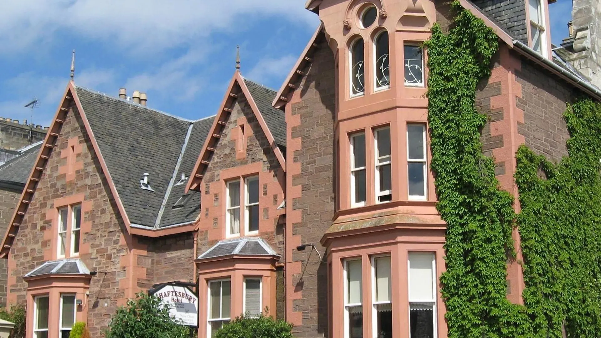 7 Airport-Convenient Hotels Close to Dundee FC