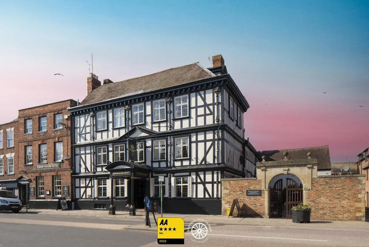 Staying Near Tudor House Museum: 7 Romantic Hotels Compared