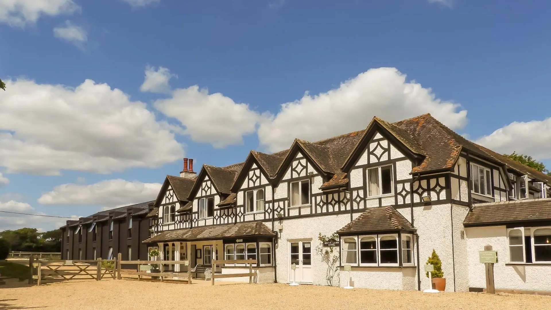Staying Near Hurst Castle: 2 Beach Hotels Compared