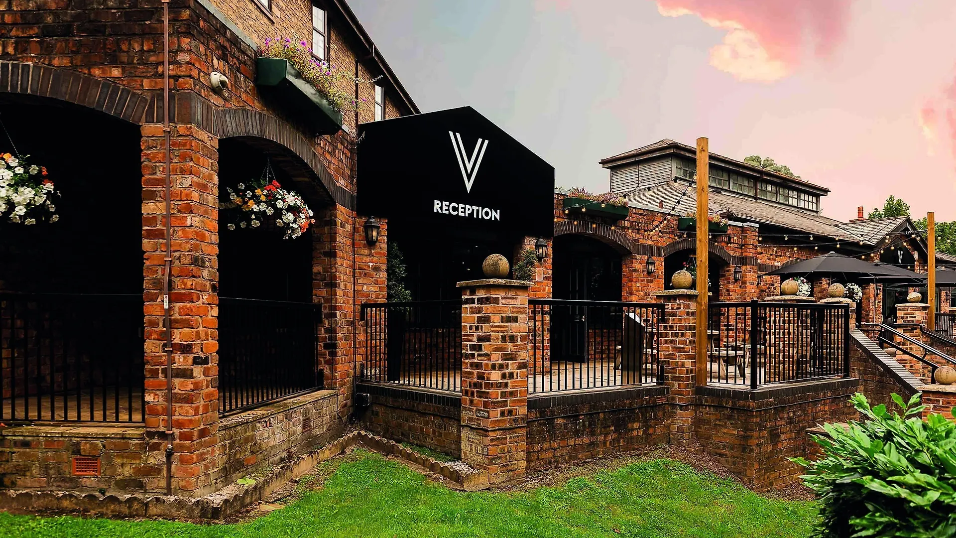 4 Family Hotels Close to Catalyst Science Discovery Centre