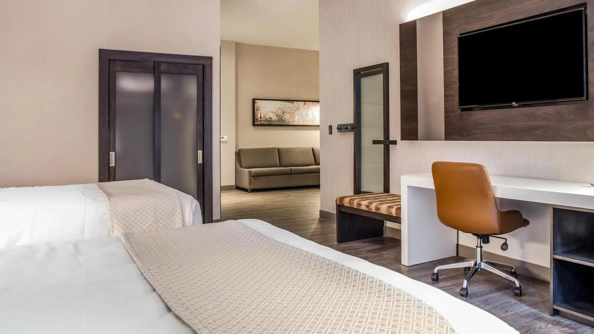 Staying In Theatre District: 6 Family Hotels Compared