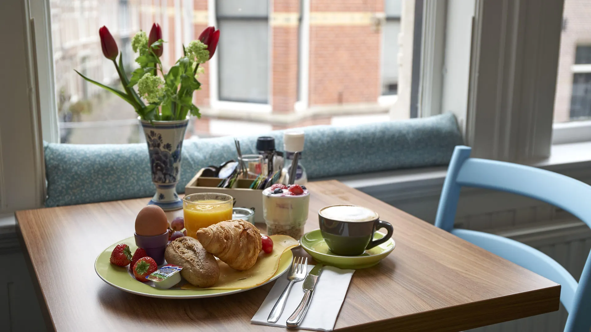 11 Central Hotels Close to Den Hartogh Ford Museum