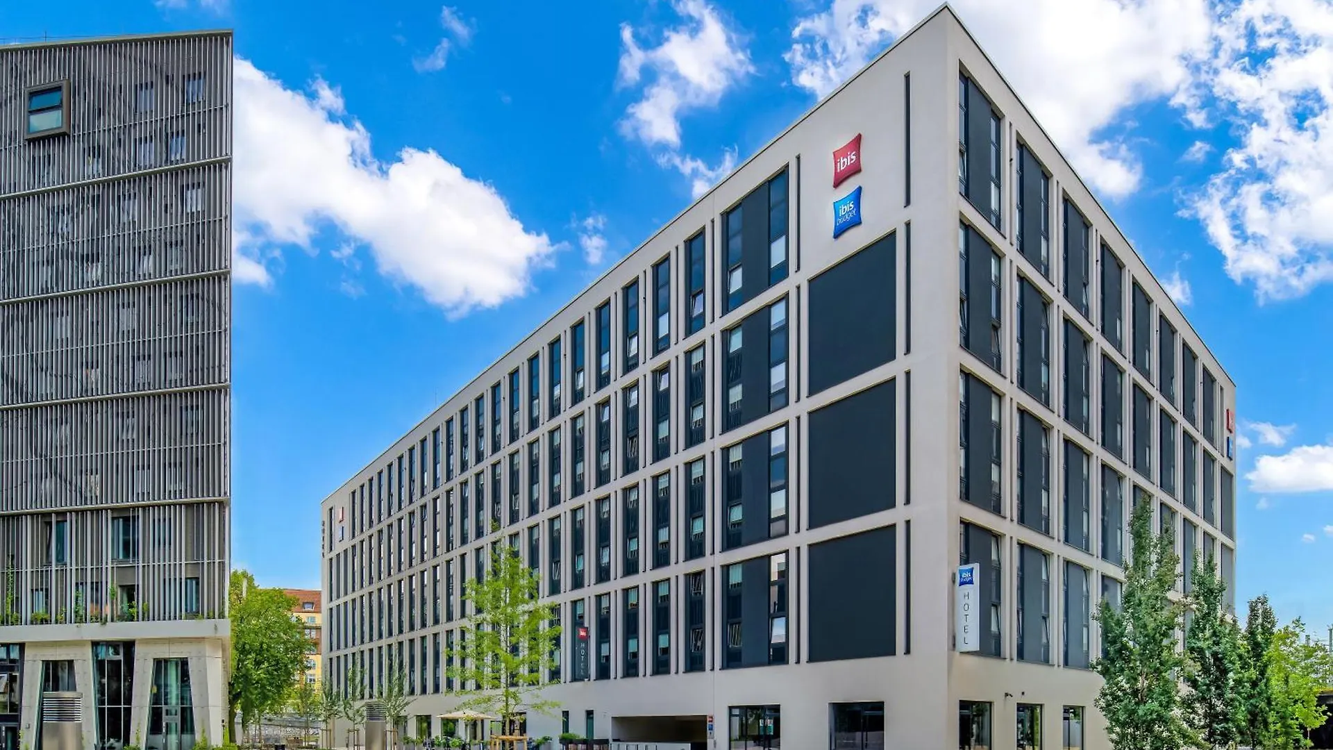 6 Family Hotels in Hamburg City Center That Deliver