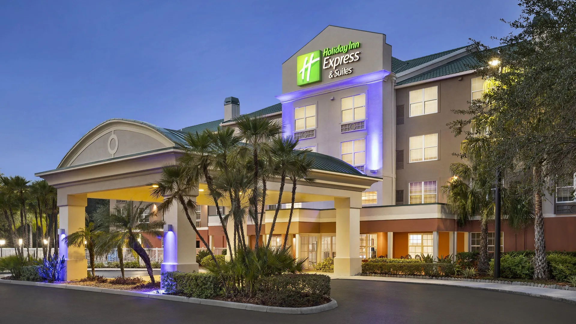 Staying Near Sarasota County Fair Grounds: 7 Design Hotels Compared