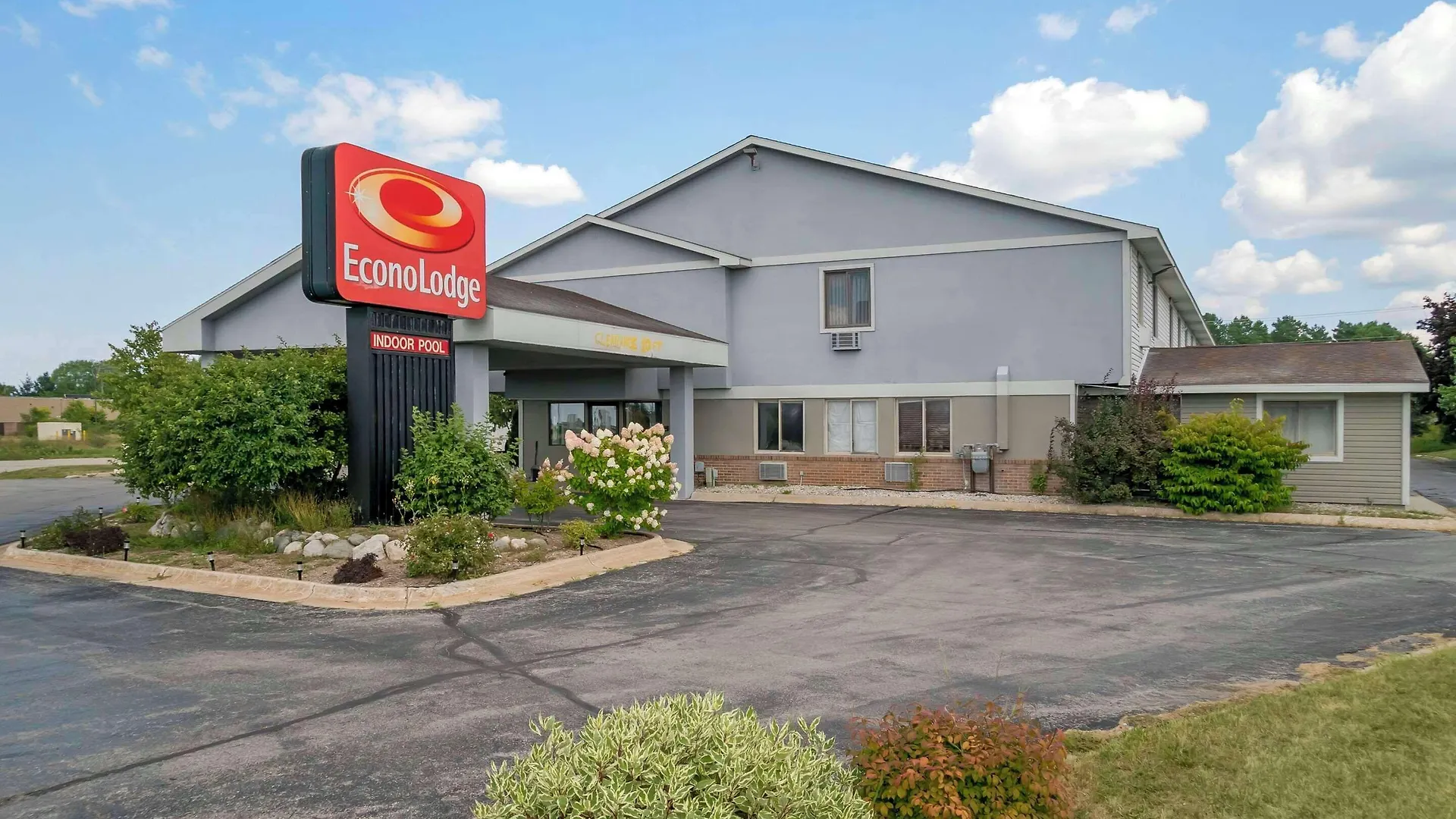 9 Budget Hotels Close to Grand Traverse Mall in Traverse City
