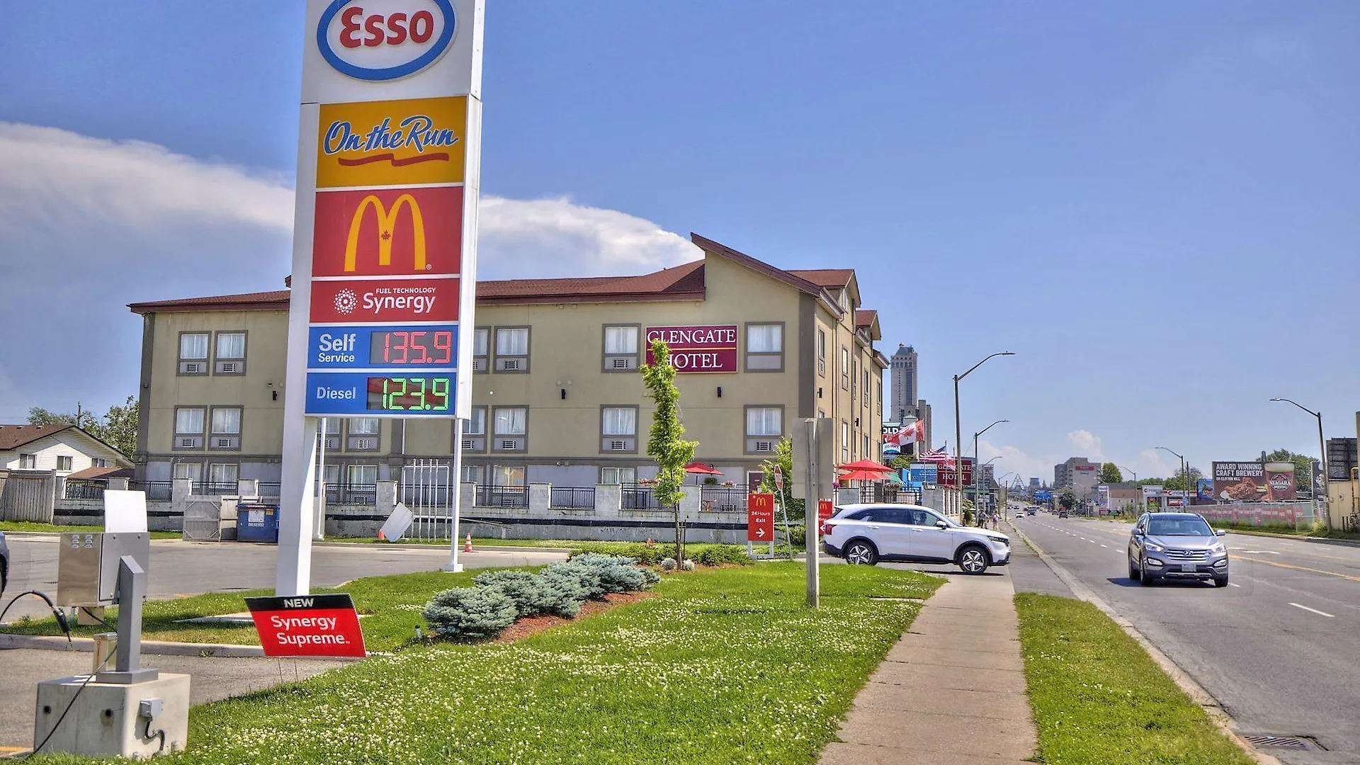 4 Smart Central Hotels Near Queenston Heights Park