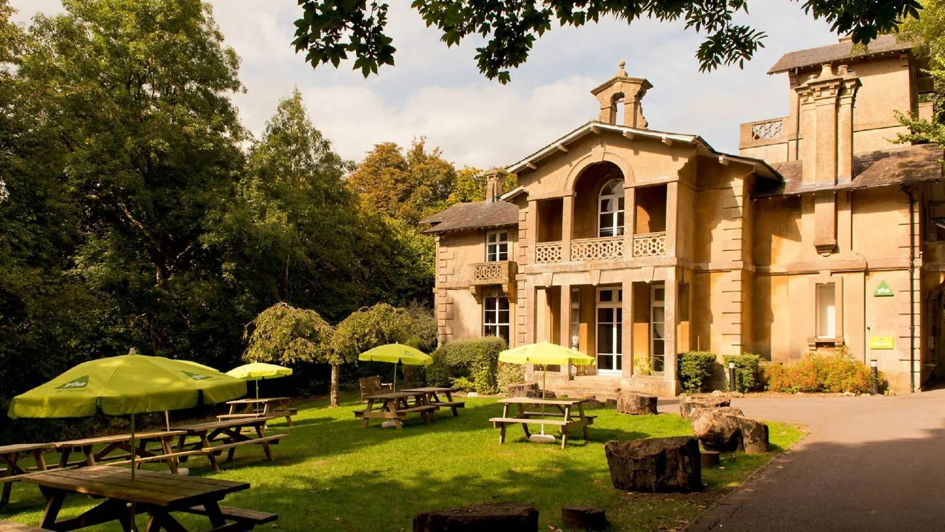 4 Smart Central Hotels Near Sham Castle Worth Booking