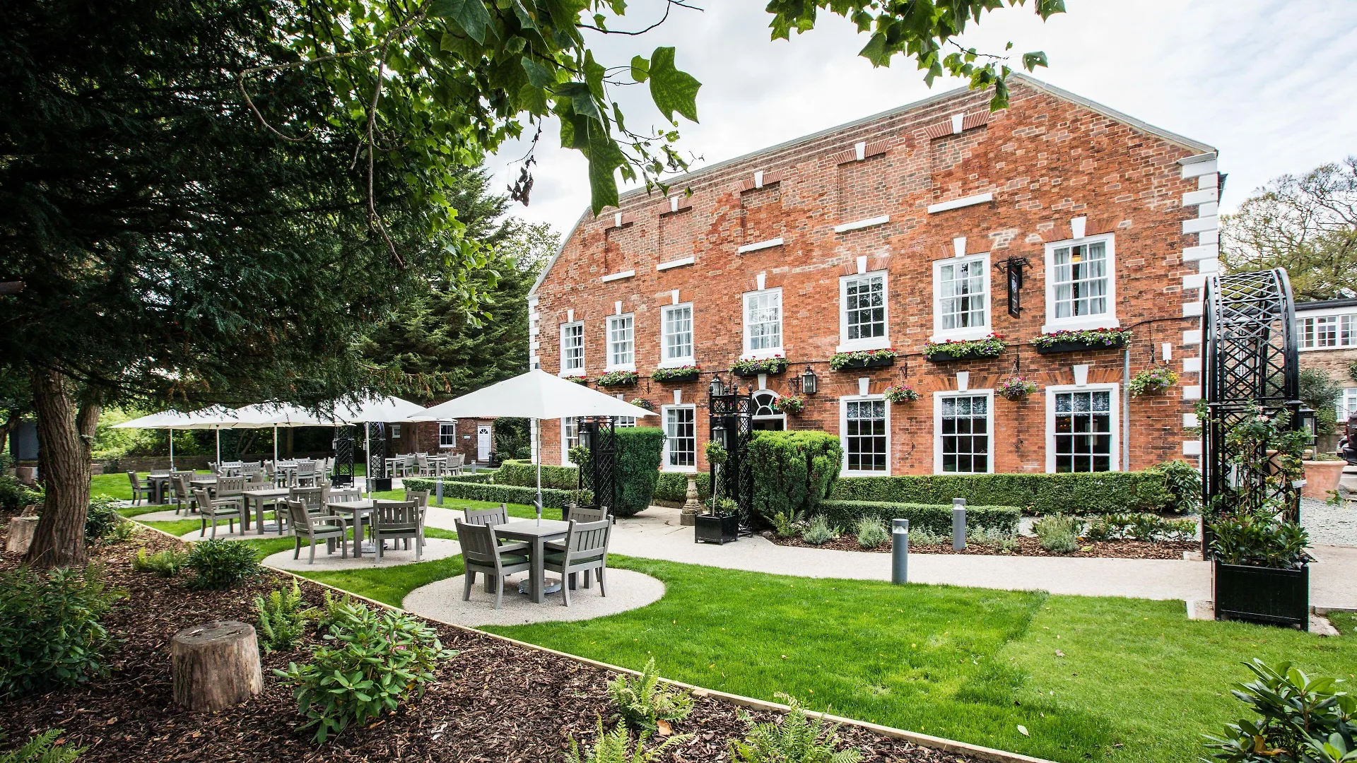 Staying Near Ripley Castle: 7 Family Hotels Compared
