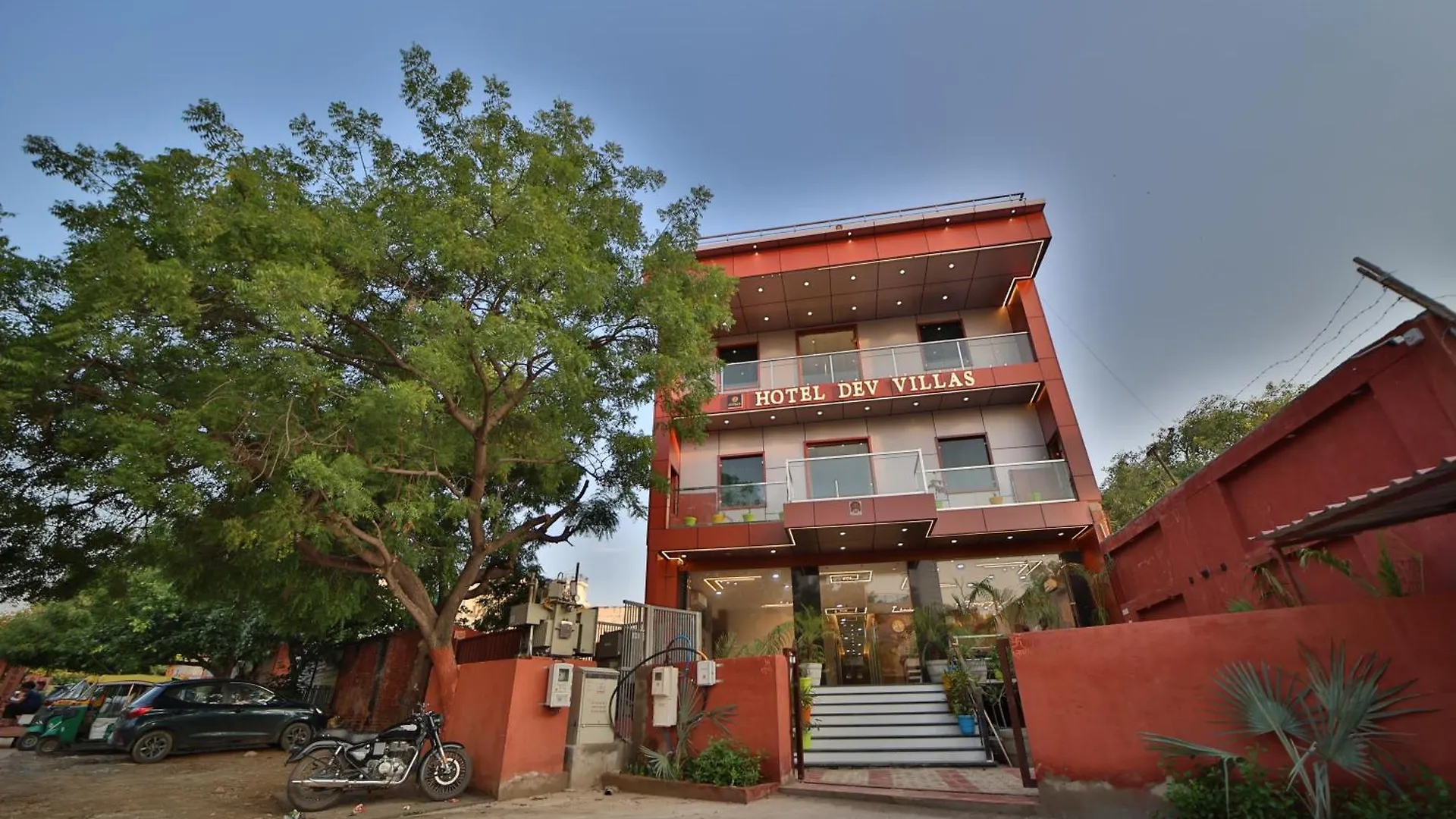 5 Smart Airport Hotels Near Guru Ka Taal Worth Booking