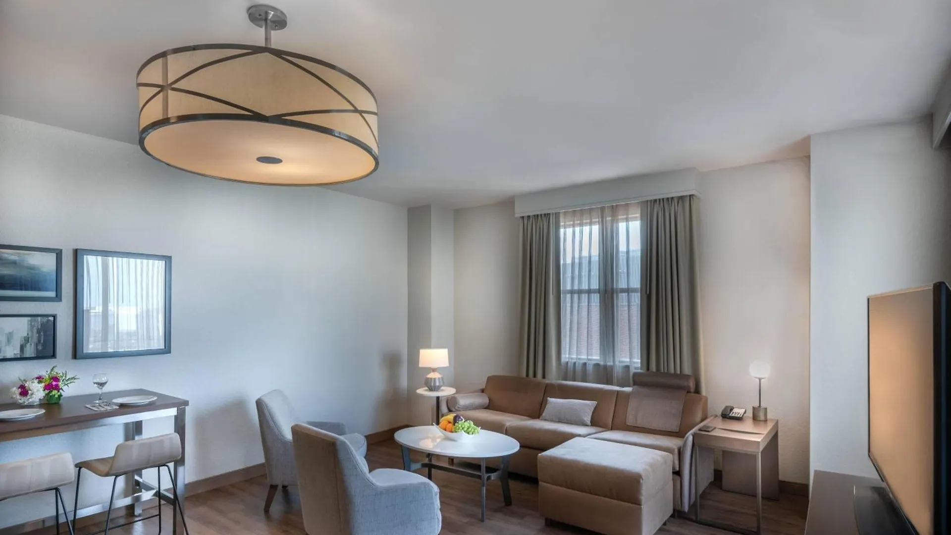 5 Business Hotels in Southwest DC That Deliver