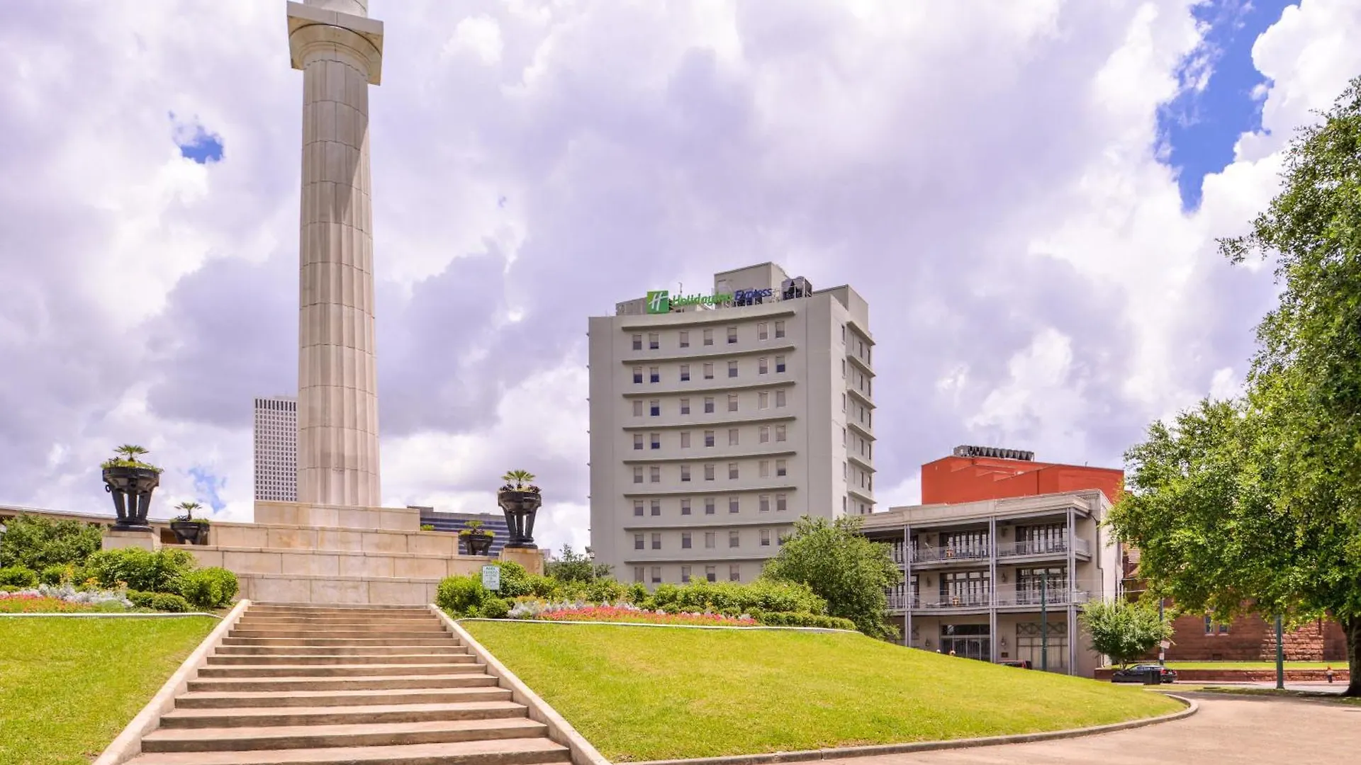 4 Cheap Hotels in Arts-Warehouse District Worth Booking