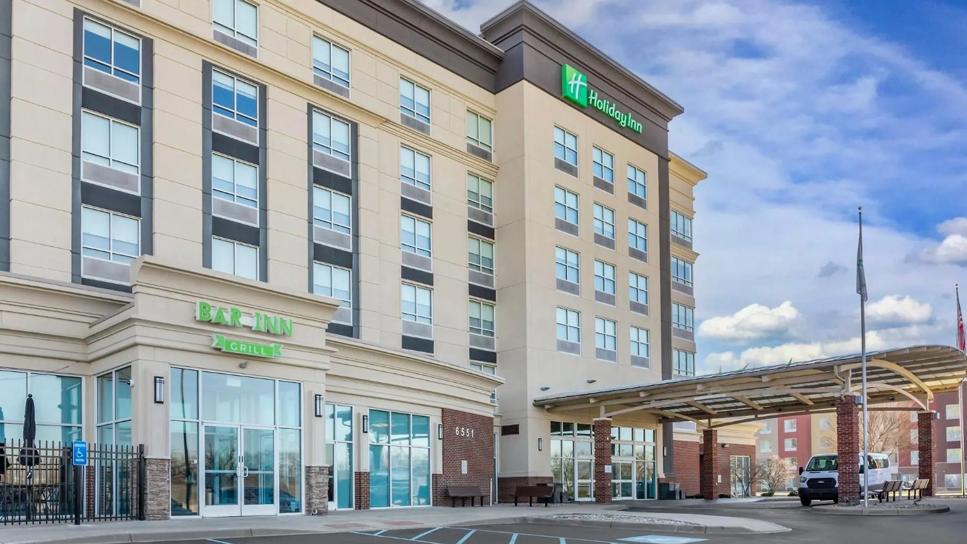 7 Smart Business Hotels Near Farmington Historic Home Worth Booking