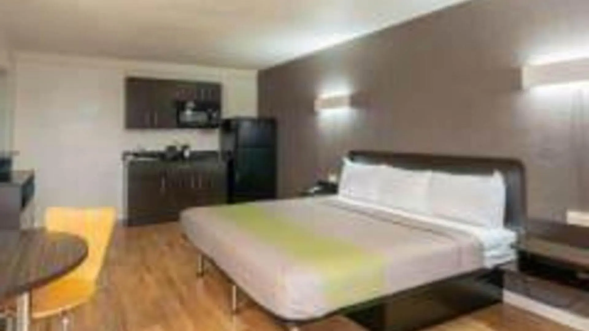 Where to Stay Near Amon Carter Museum: 8 Budget Hotels