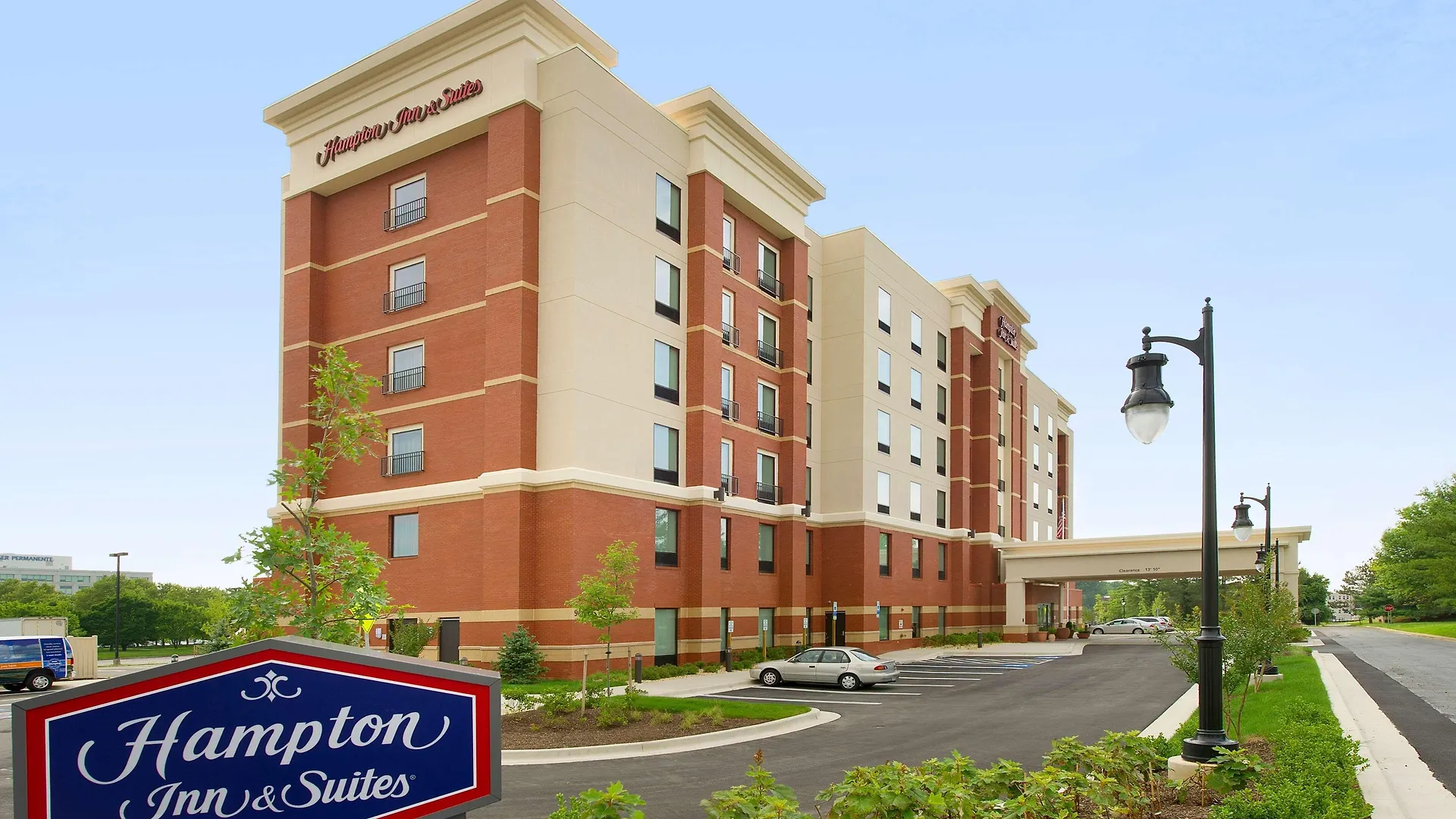 Where to Stay Near Travilah Square: 4 Rockville Hotels Compared