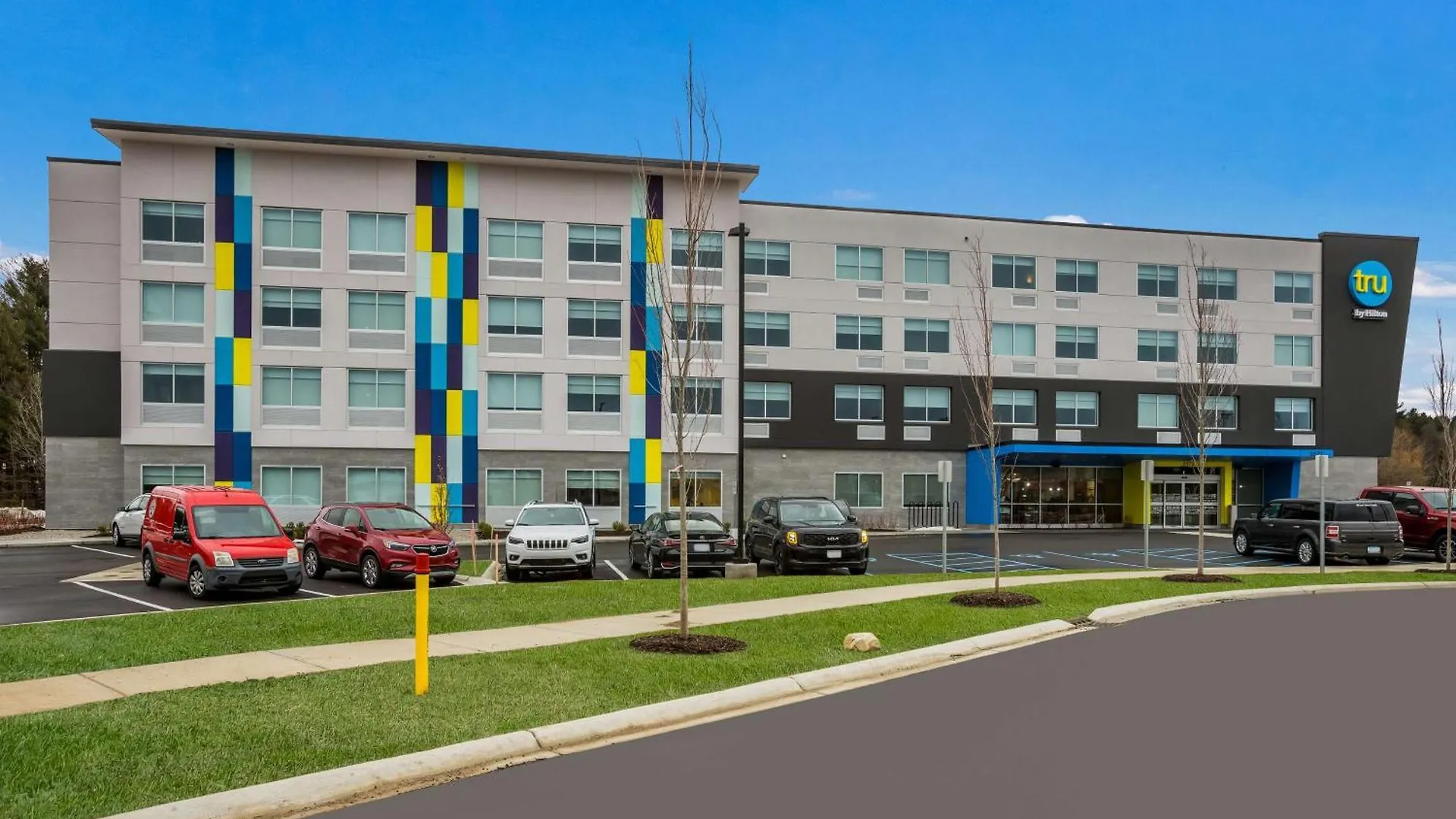 Staying Near Grand Traverse Courthouse Marker: 4 Couple Hotels Compared