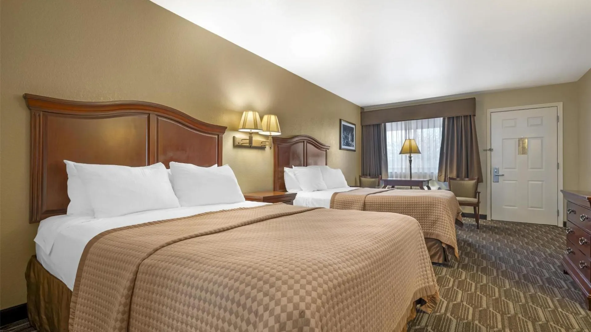 8 Business Hotels in Phoenix Area That Stand Out