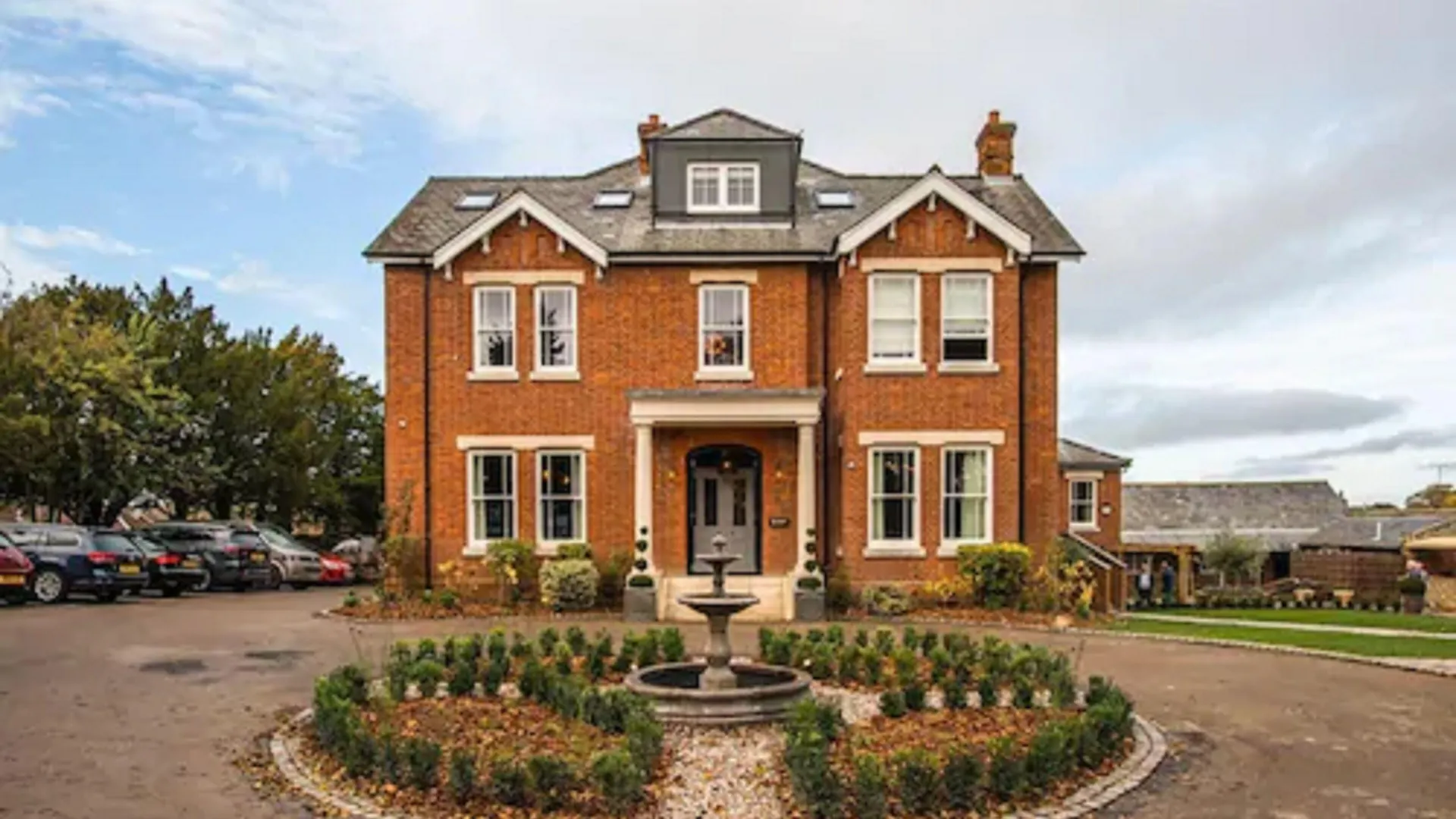 Staying Near Wandlebury Country Park: 4 Hotels Compared