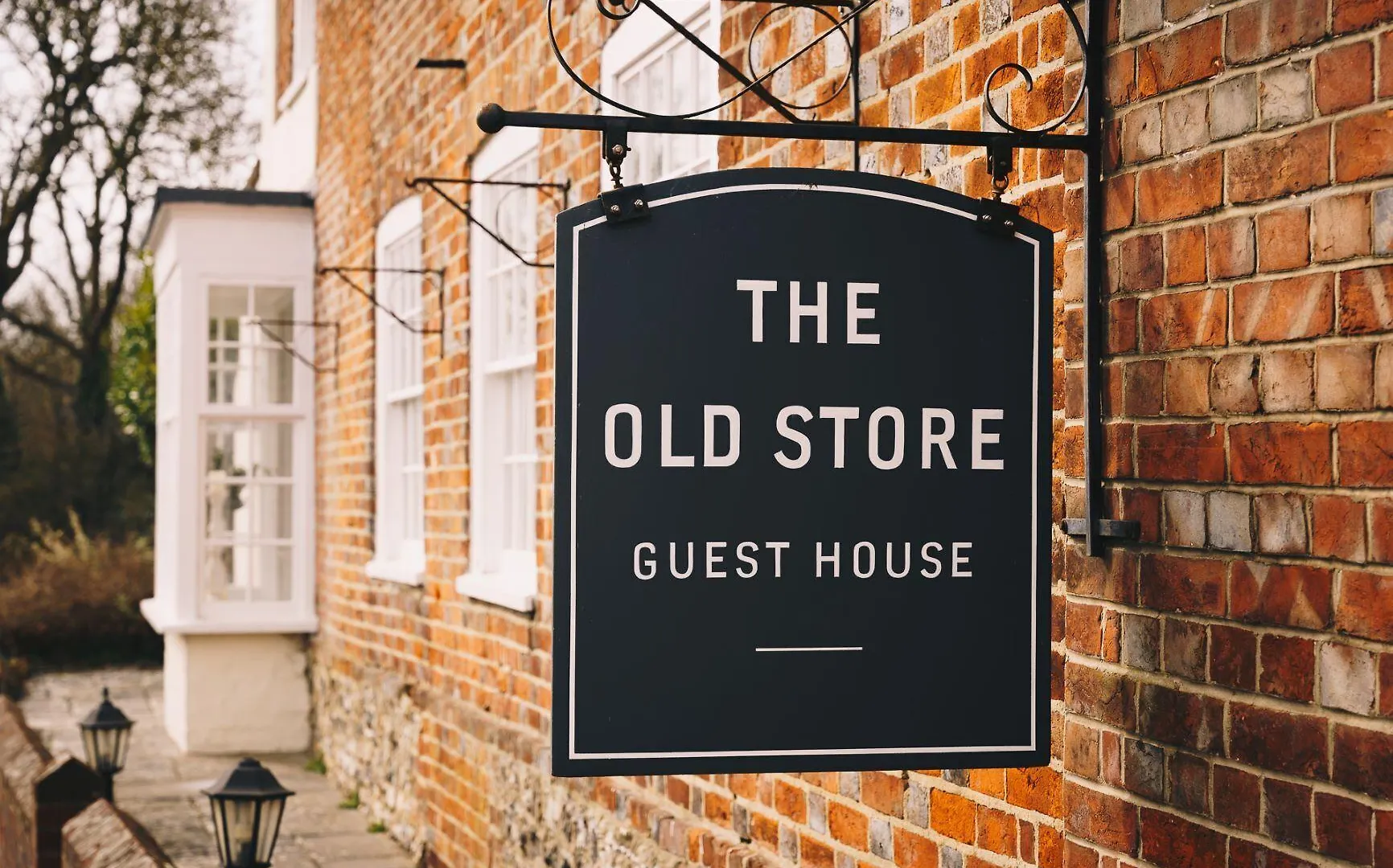 Staying Near Denmans Garden: 4 Hotels Compared