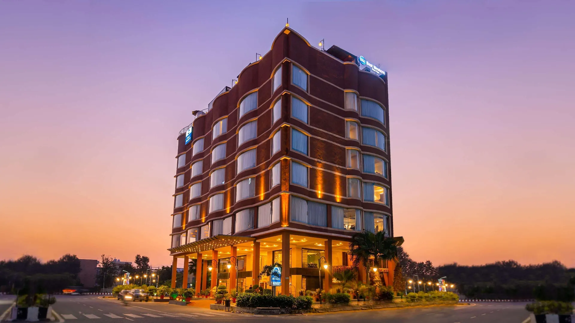 4 Top-Rated 4-Star Hotels Close to Durgiana Temple