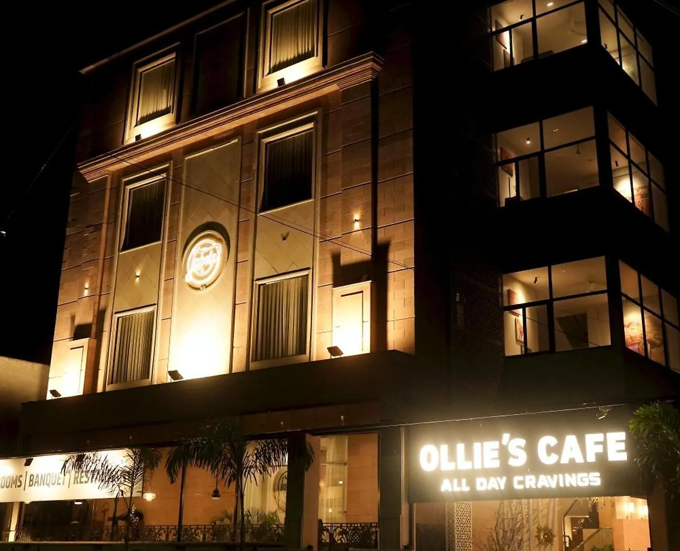 5 Hotels Near Shri Swaminarayan Temple for Easy Nagpur Access