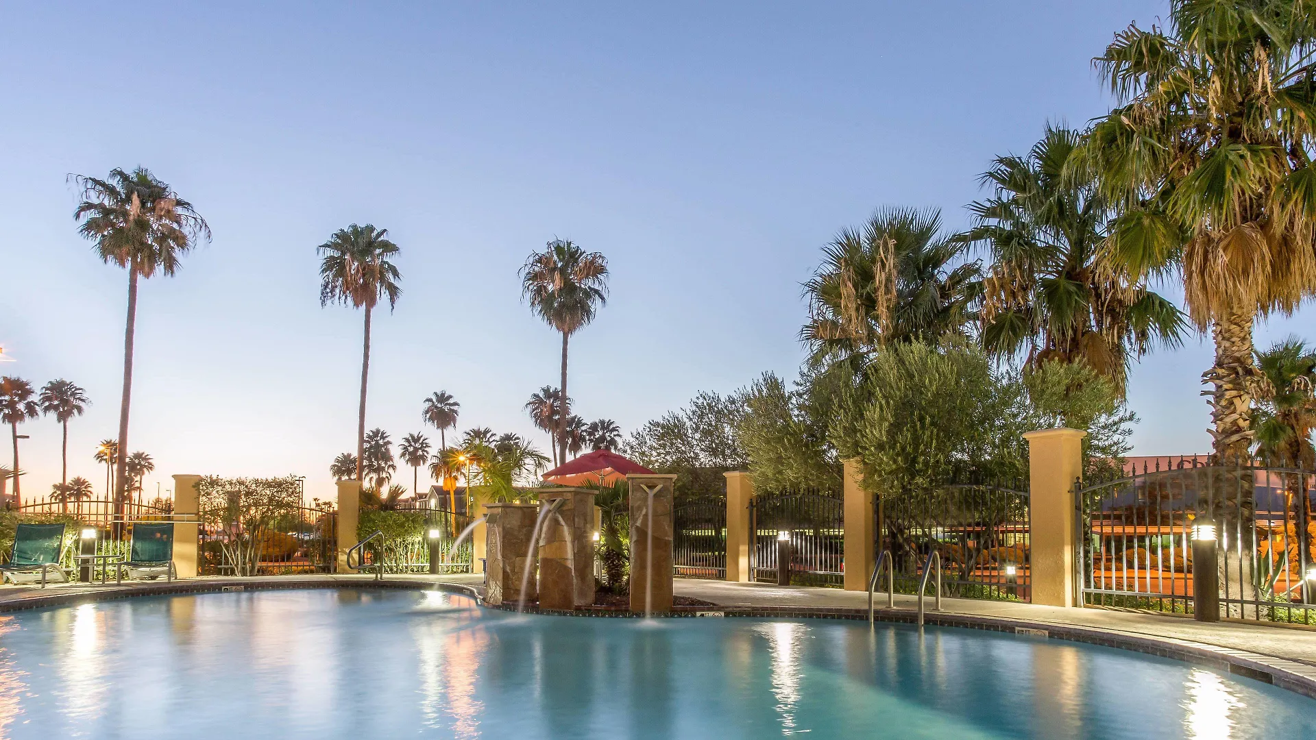 Staying Near Rodeo Parade Equipment Museum: 4 Family Hotels Compared