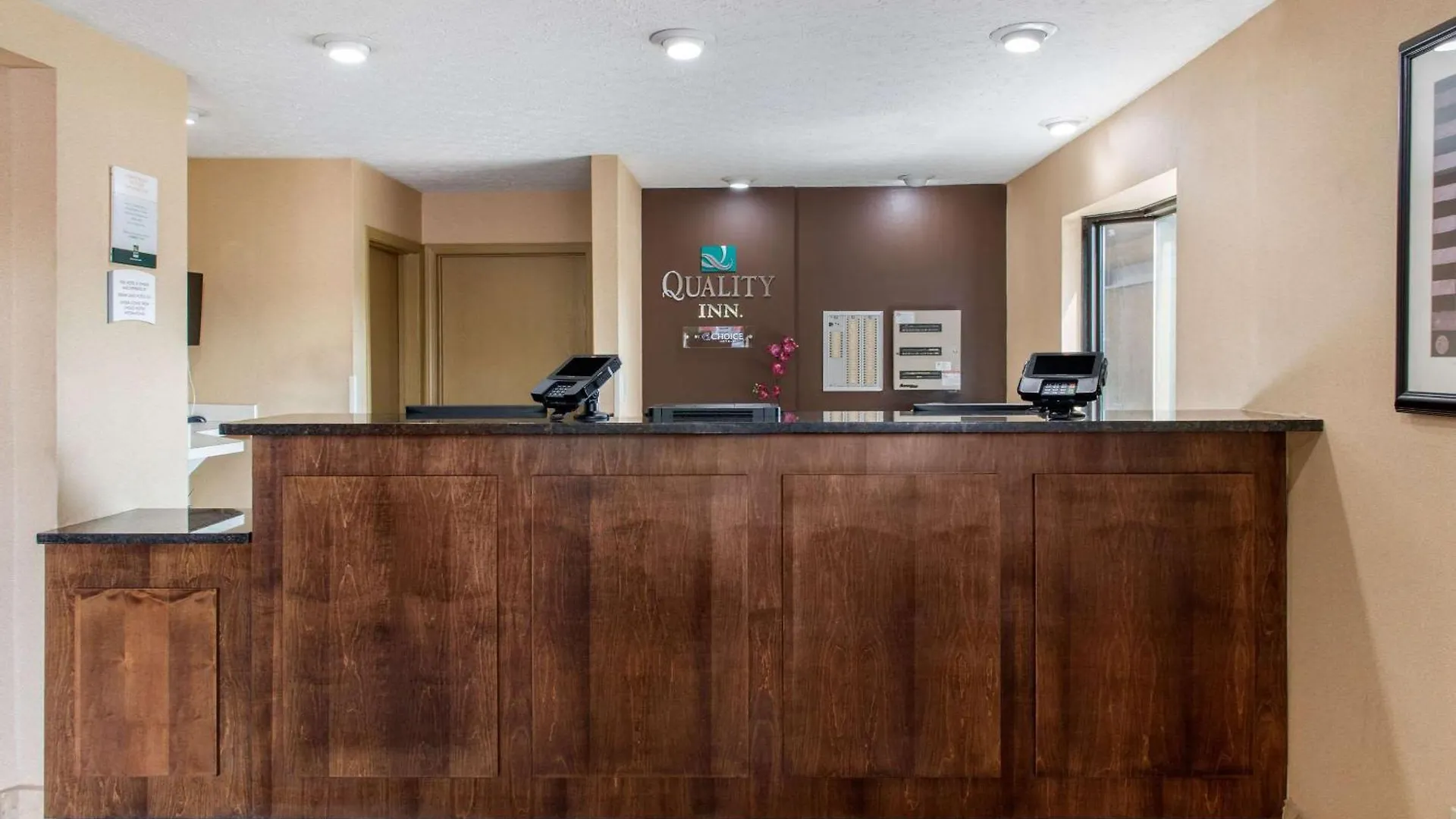 Where to Stay Near Whitehall Community Park: 7 Airport Hotels