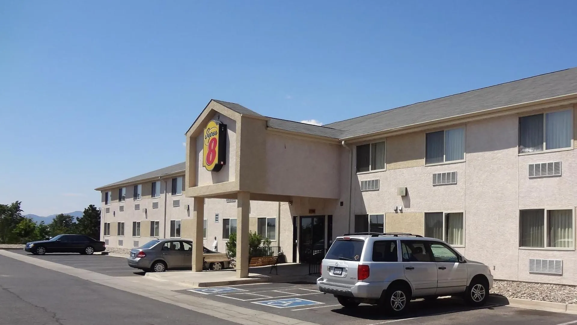 Where to Stay Near Audubon Village: 5 Budget Hotels Compared