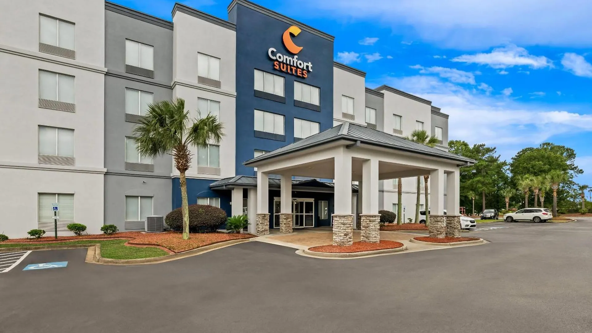 Where to Stay Near Boozer Shopping Center: 4 Business Hotels