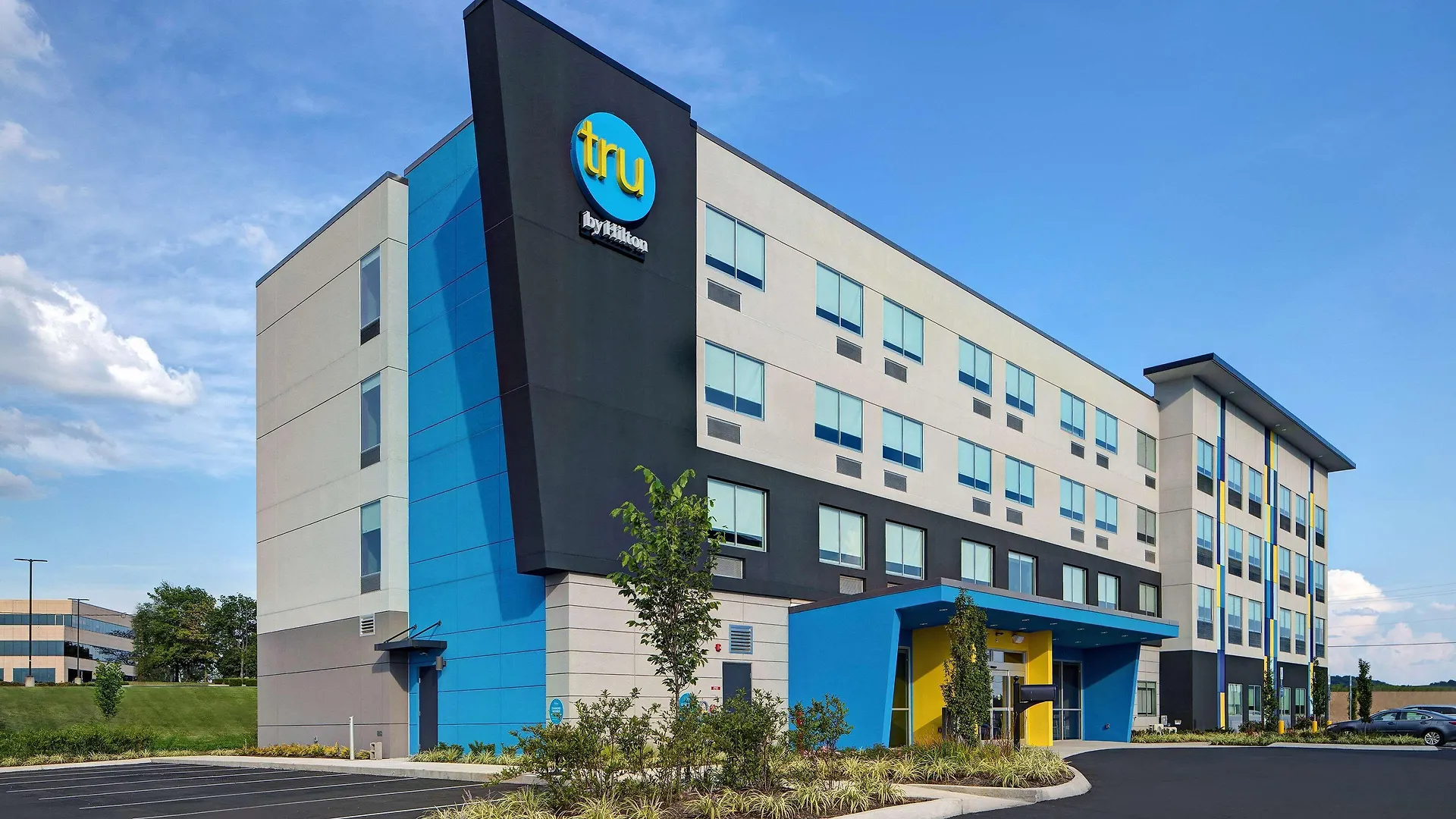 Where to Stay Near West Town Mall: 6 Top Business Hotels