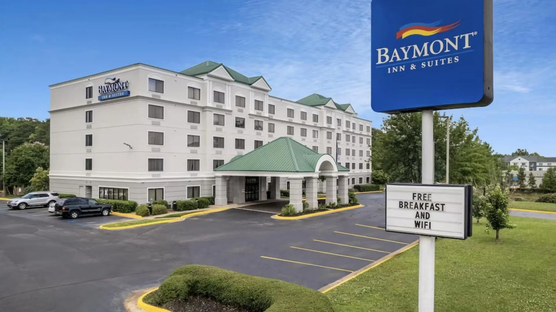 Where to Stay Near Jackson Zoo: 4 Business Hotels Reviewed