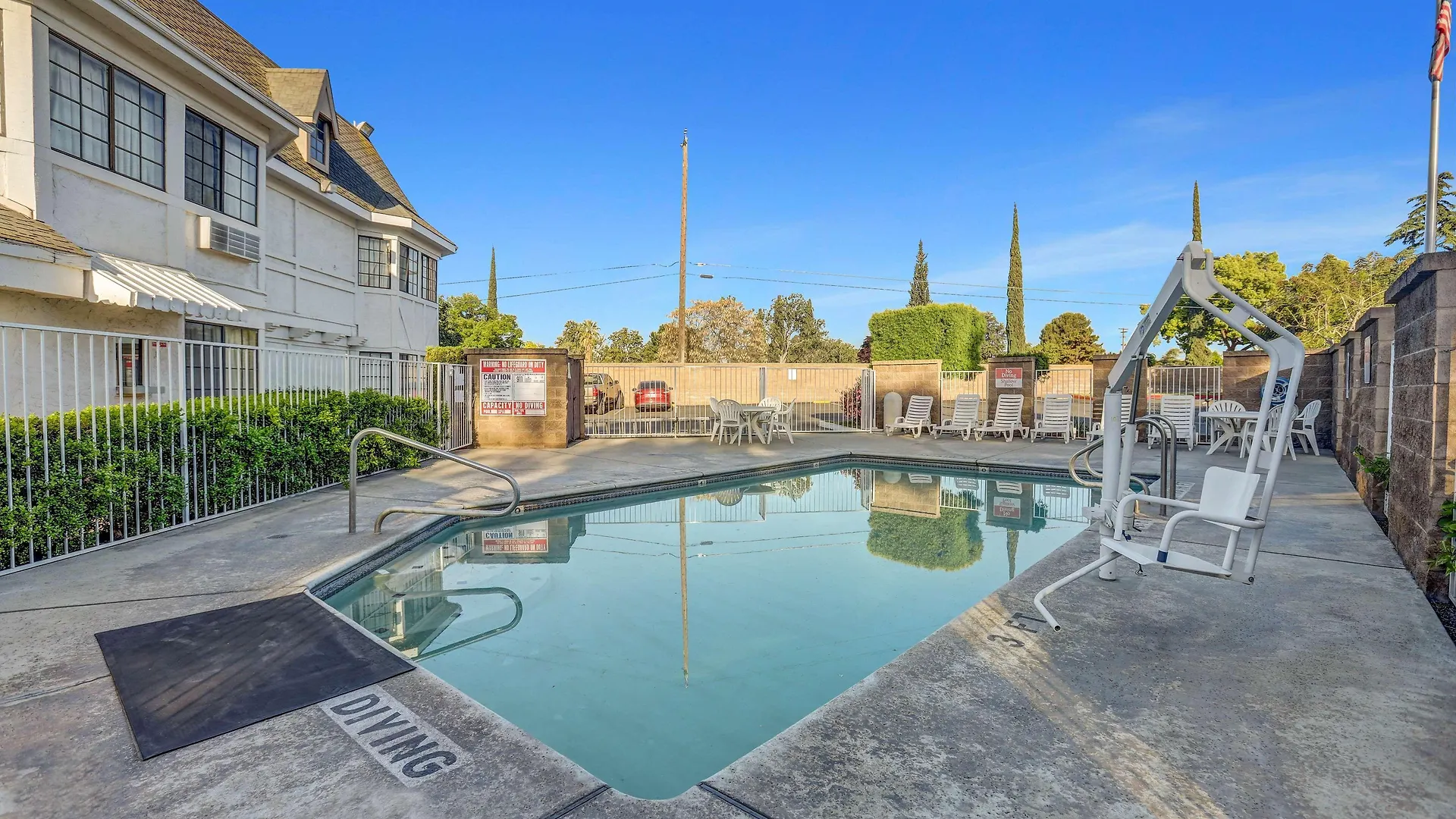 4 Smart 3-Star Hotels Near Ratcliffe Stadium Worth Booking